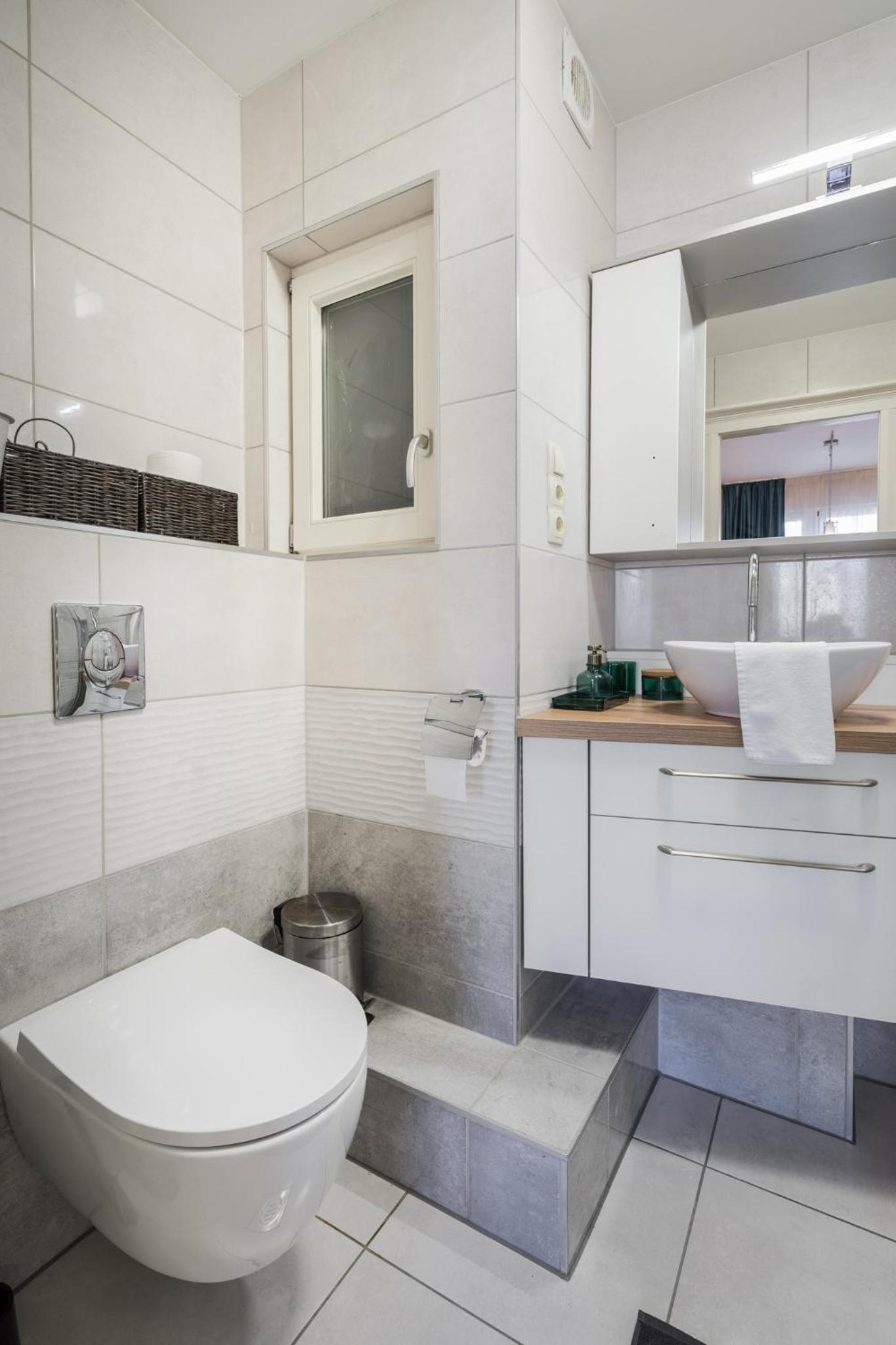 One-Bedroom Apartment - Photo 4