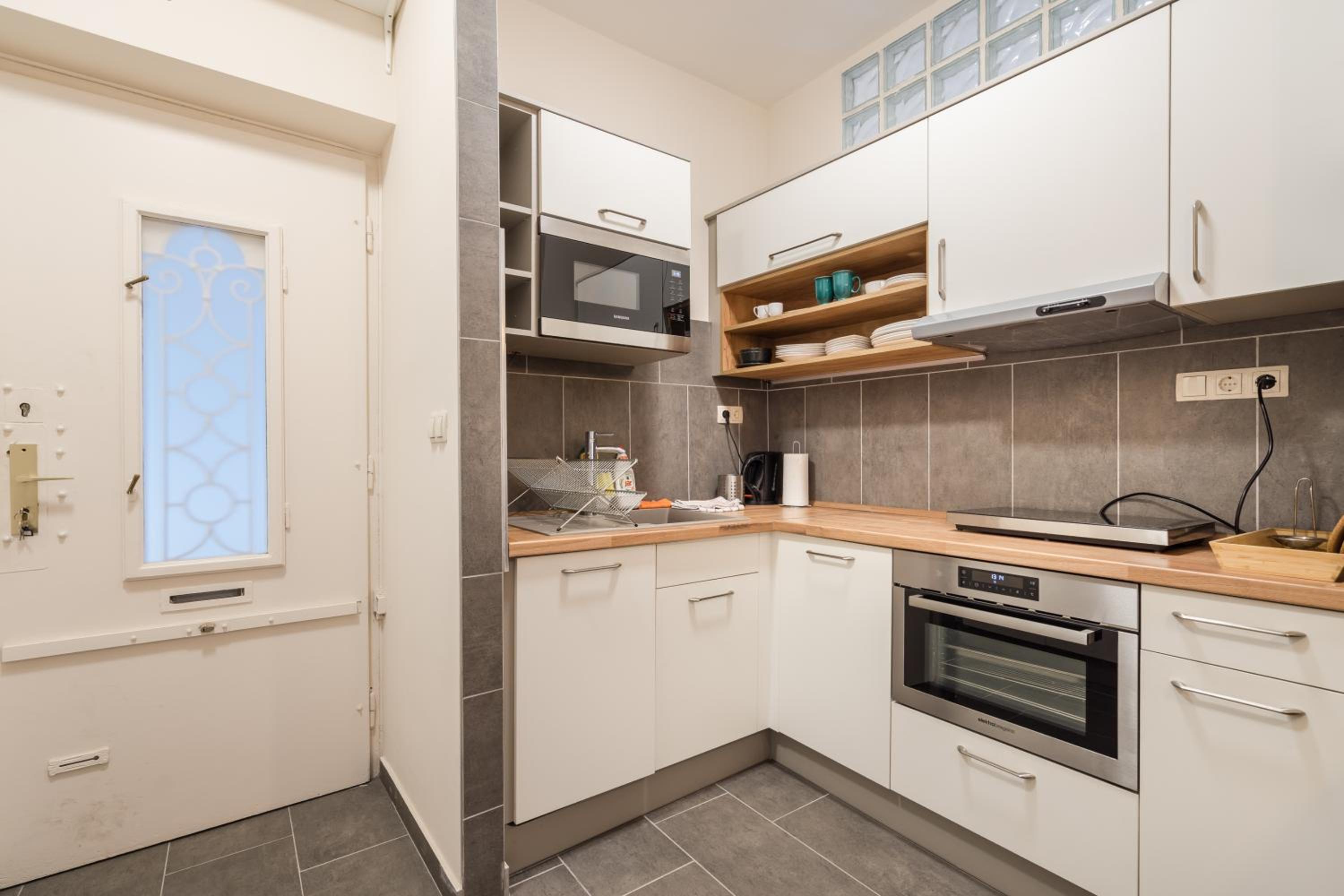 One-Bedroom Apartment - Photo 6