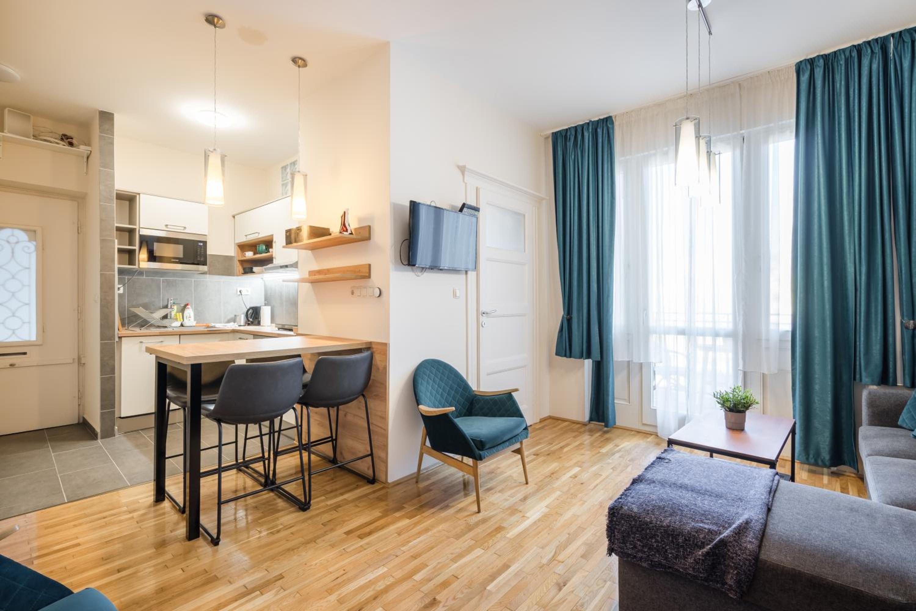 One-Bedroom Apartment - Photo 9