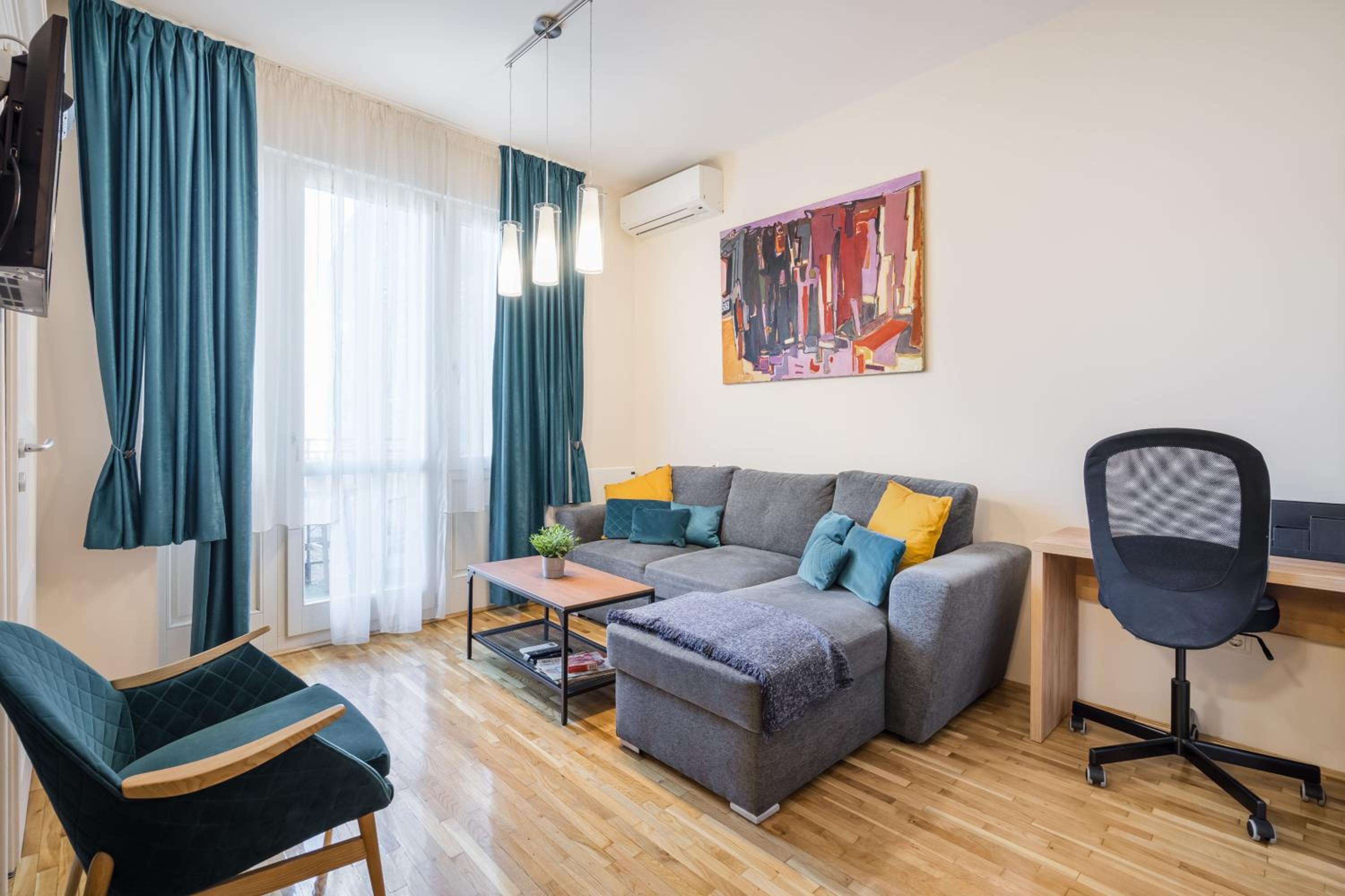 One-Bedroom Apartment - Photo 1
