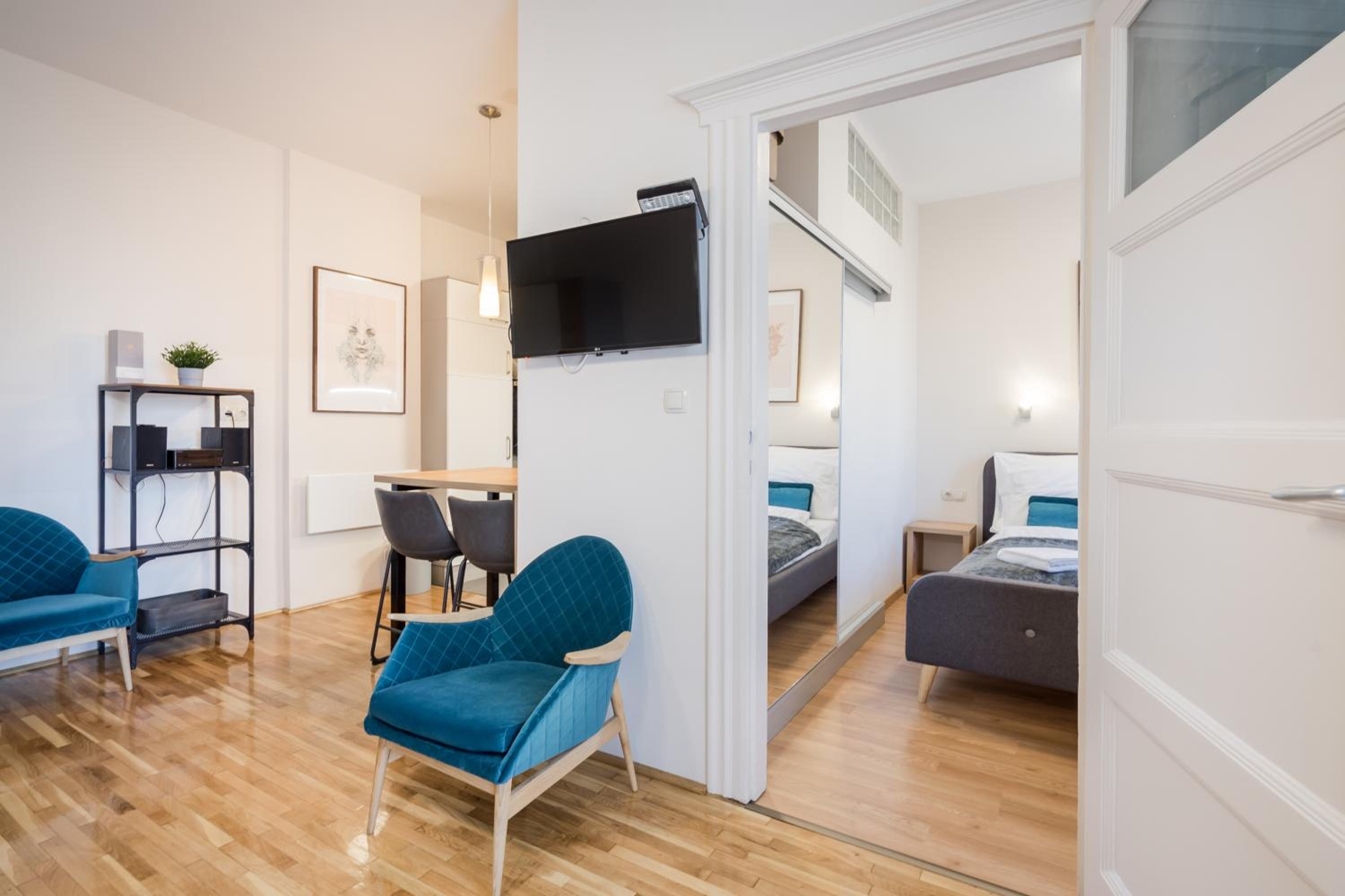 One-Bedroom Apartment - Photo 12