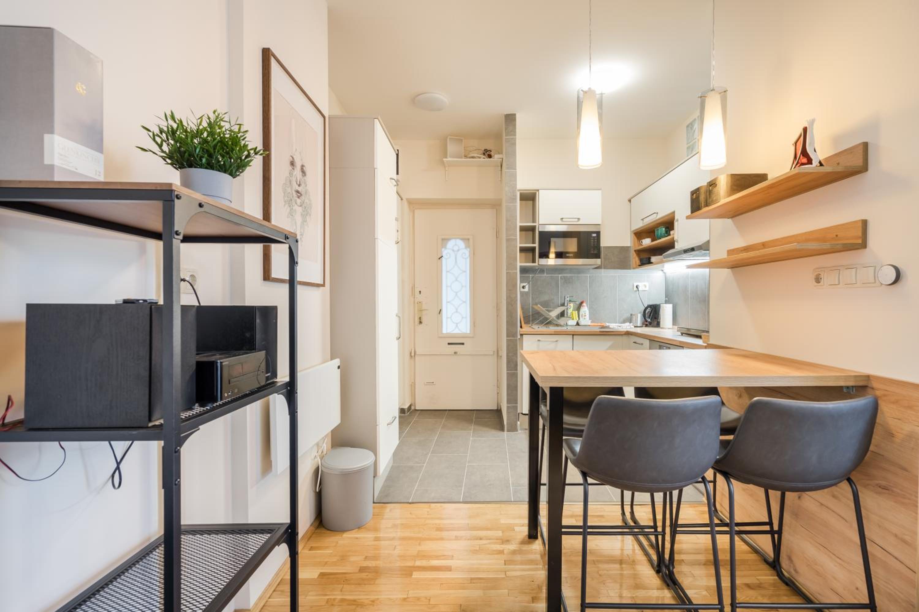 One-Bedroom Apartment - Photo 14