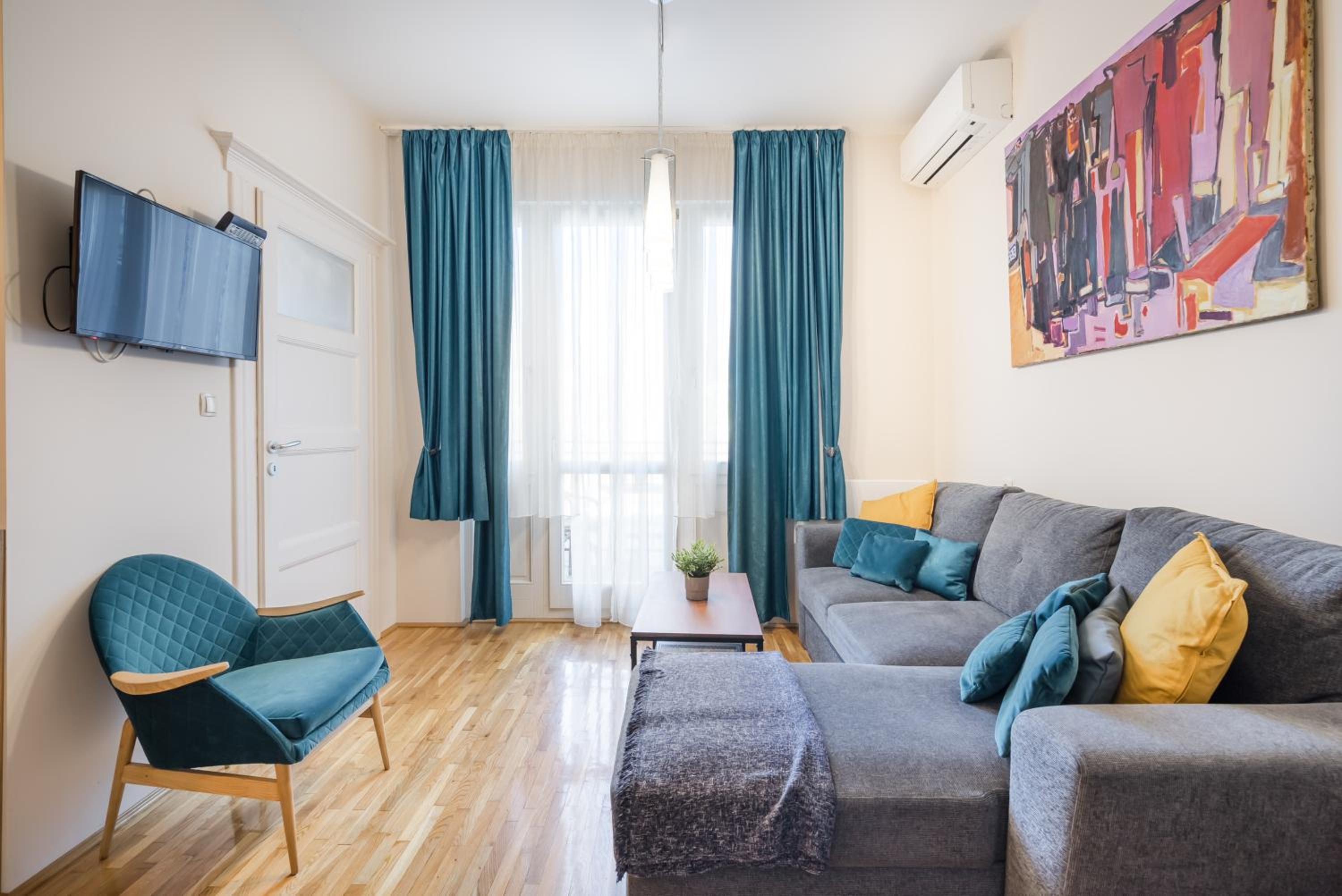 One-Bedroom Apartment - Photo 16