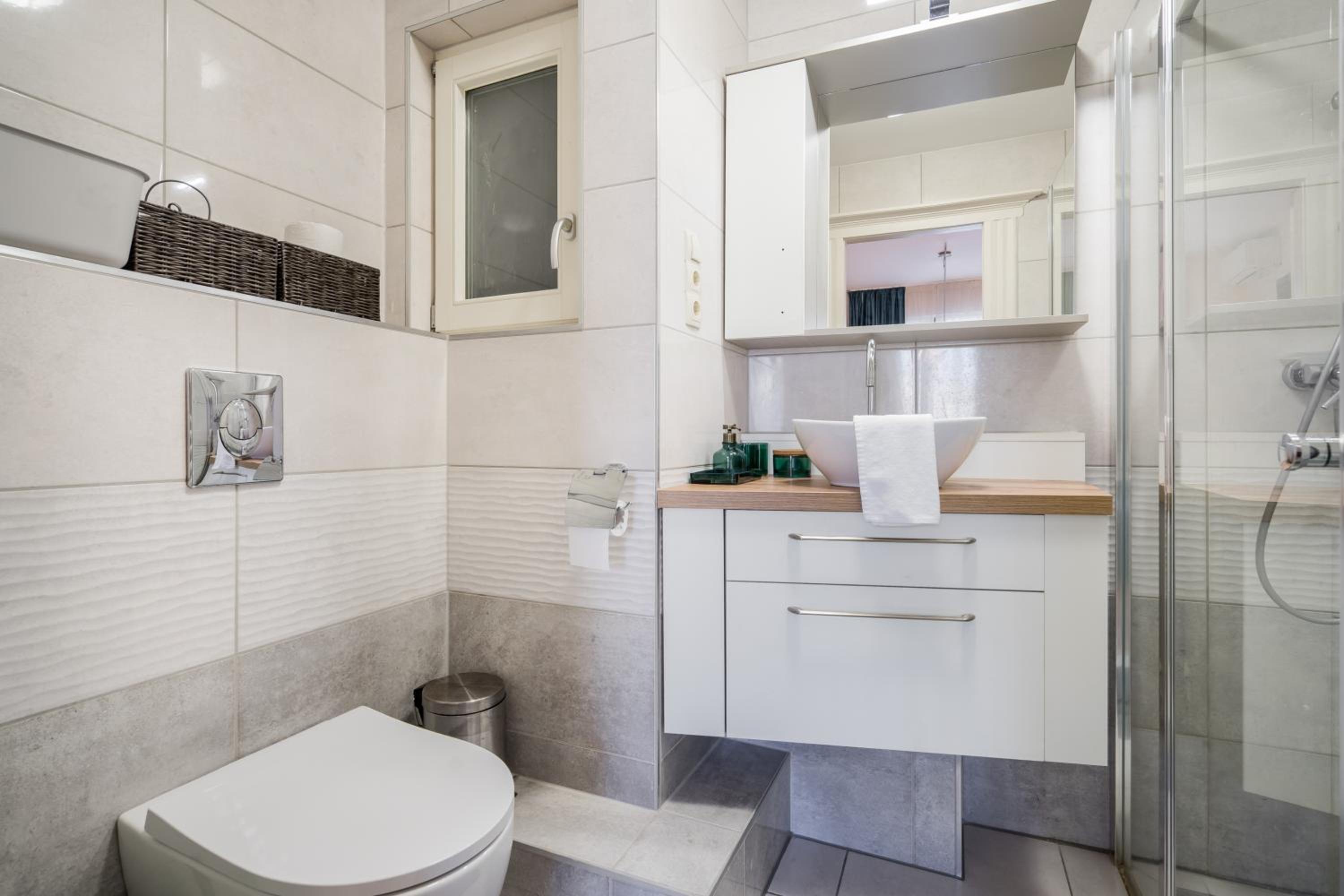 One-Bedroom Apartment - Photo 18