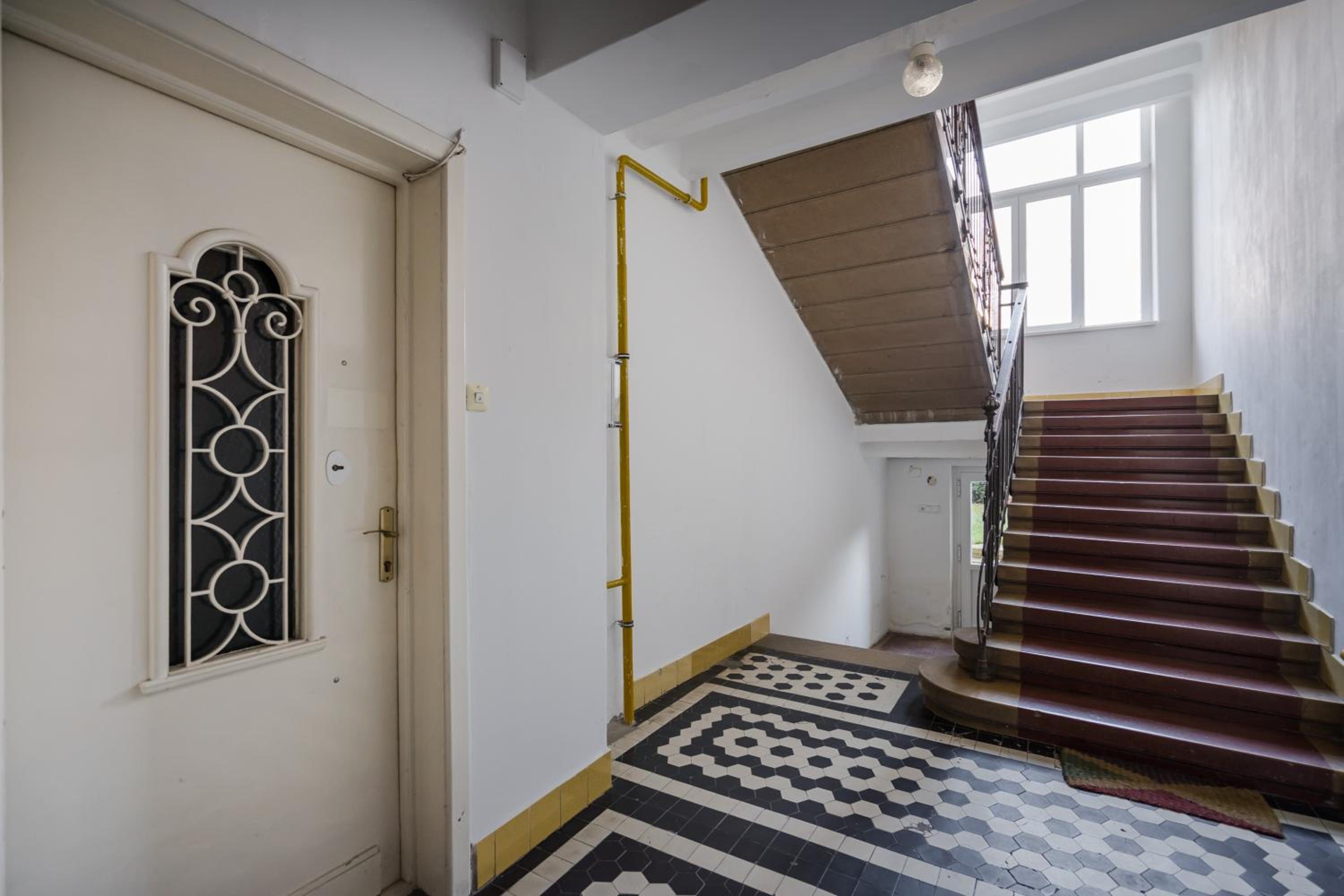 One-Bedroom Apartment - Photo 17