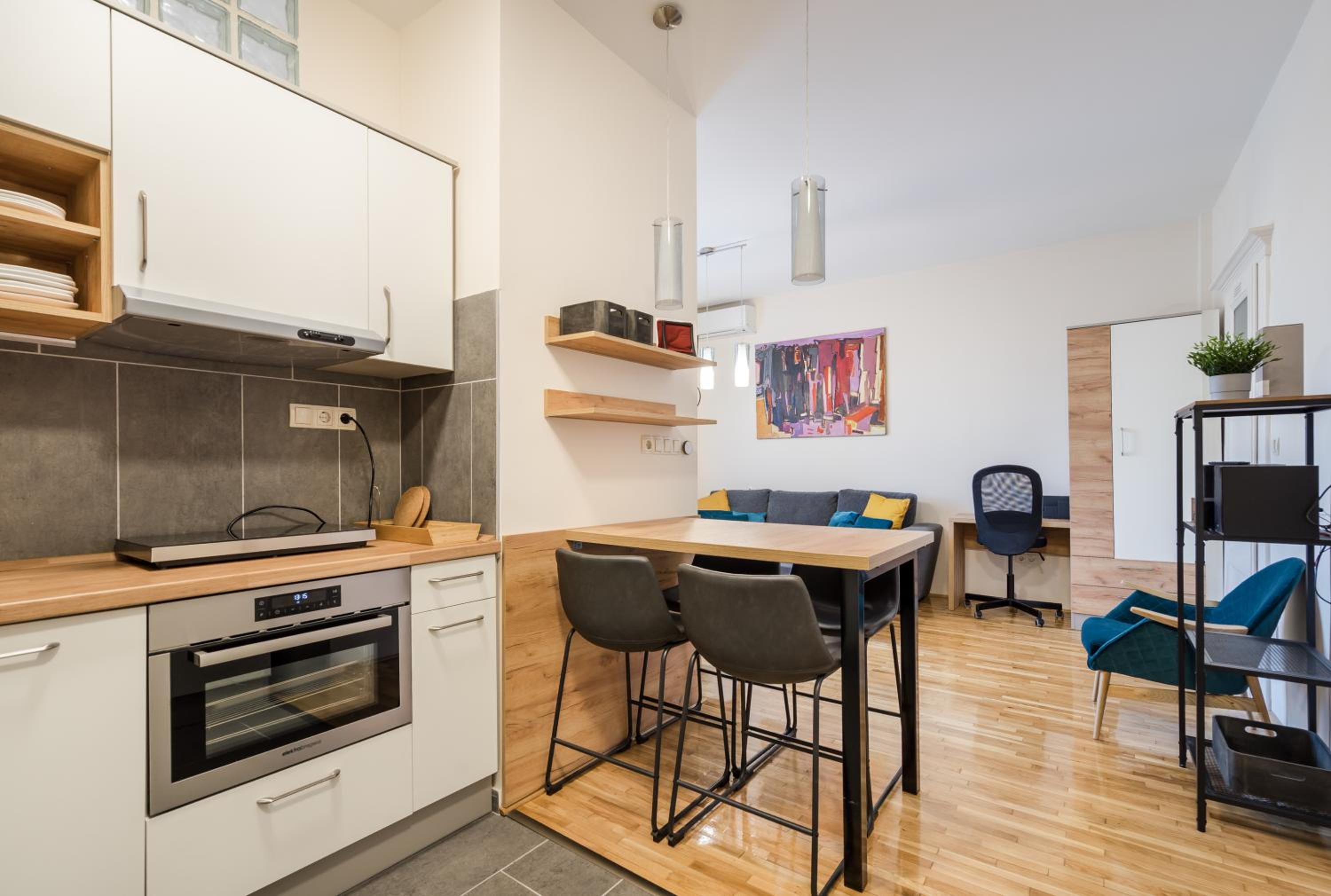 One-Bedroom Apartment - Photo 23
