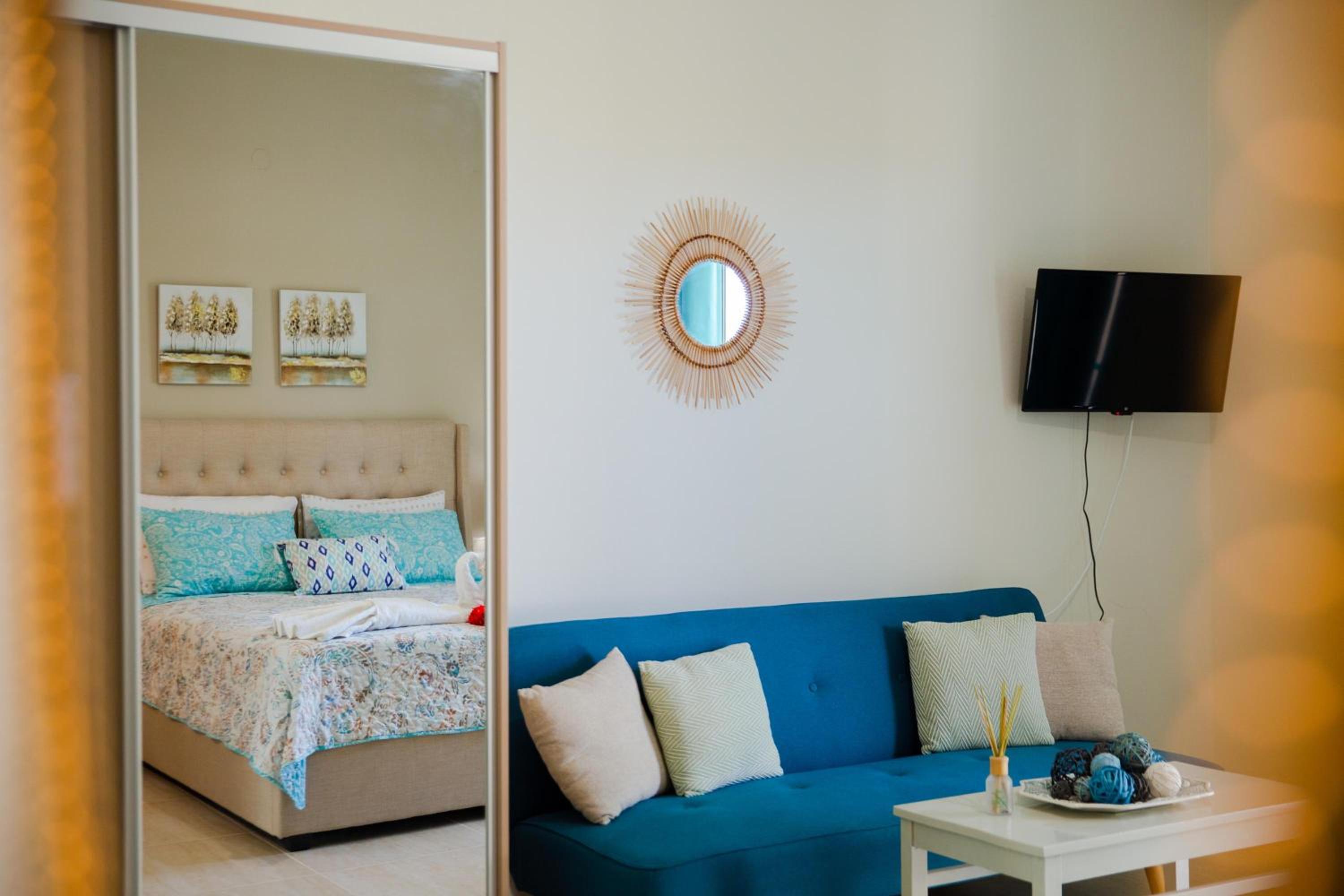 Deluxe King Suite photo 3