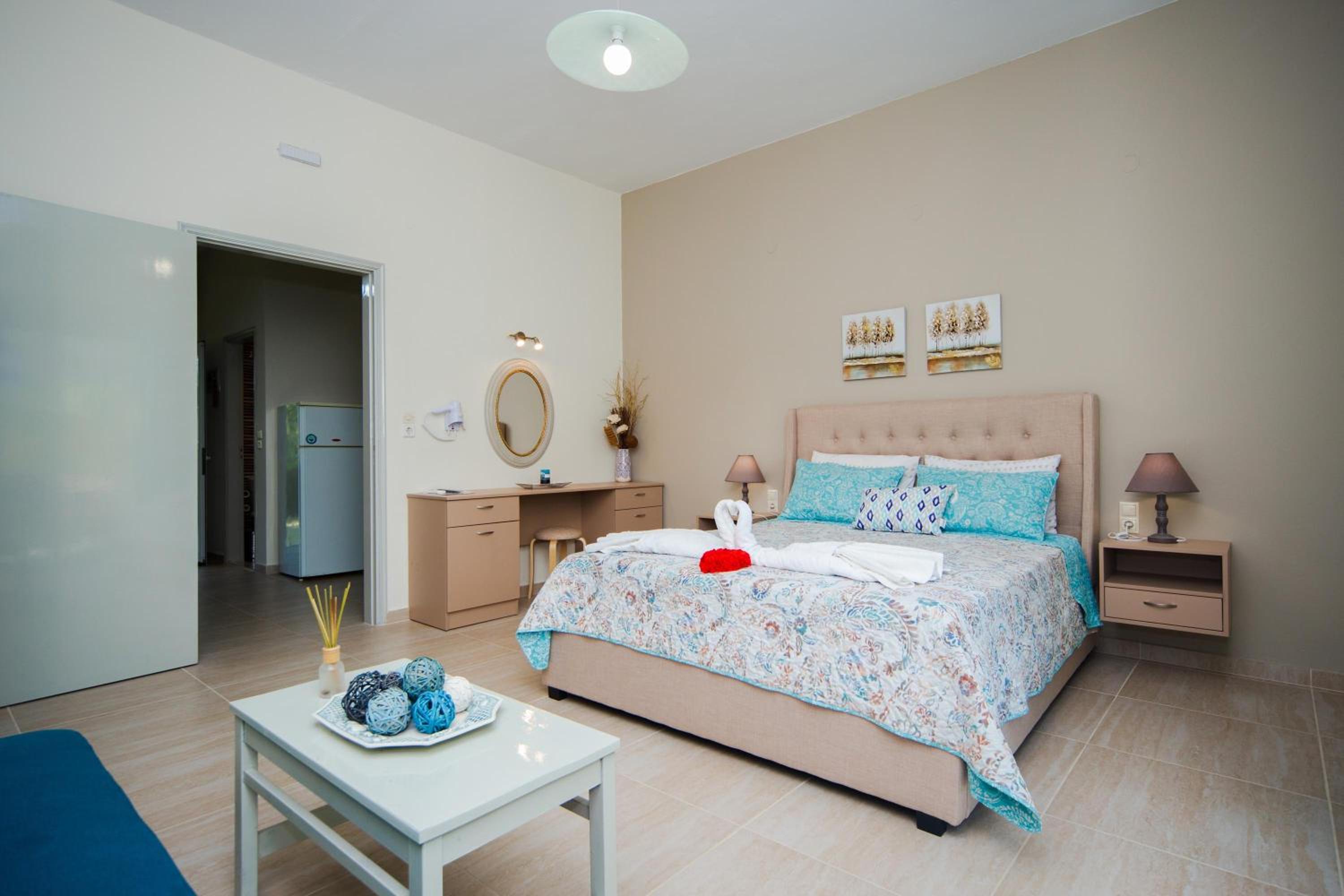 Deluxe King Suite photo 2