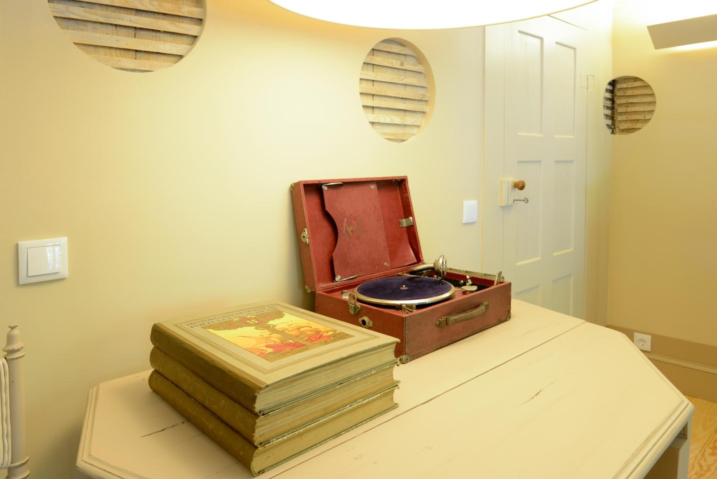 Suite - Photo 3