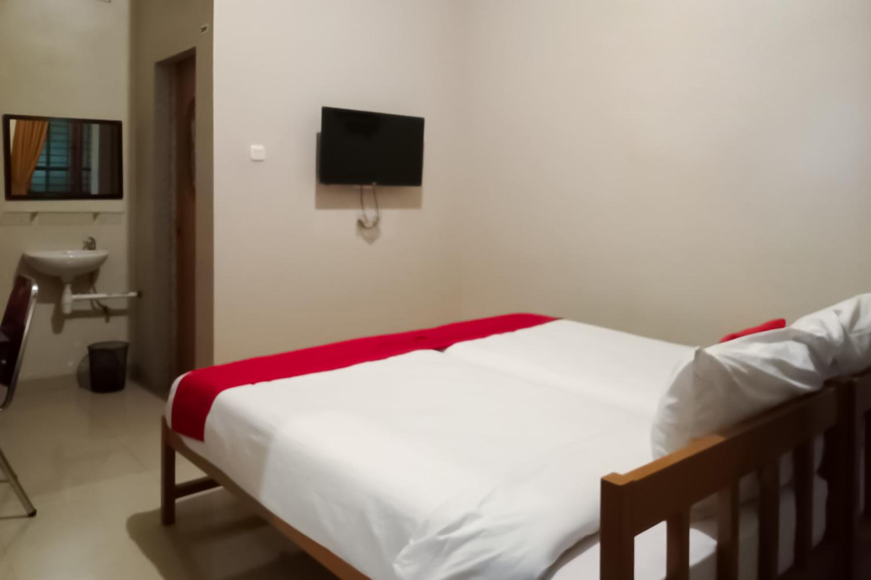 Deluxe Room - Photo 6