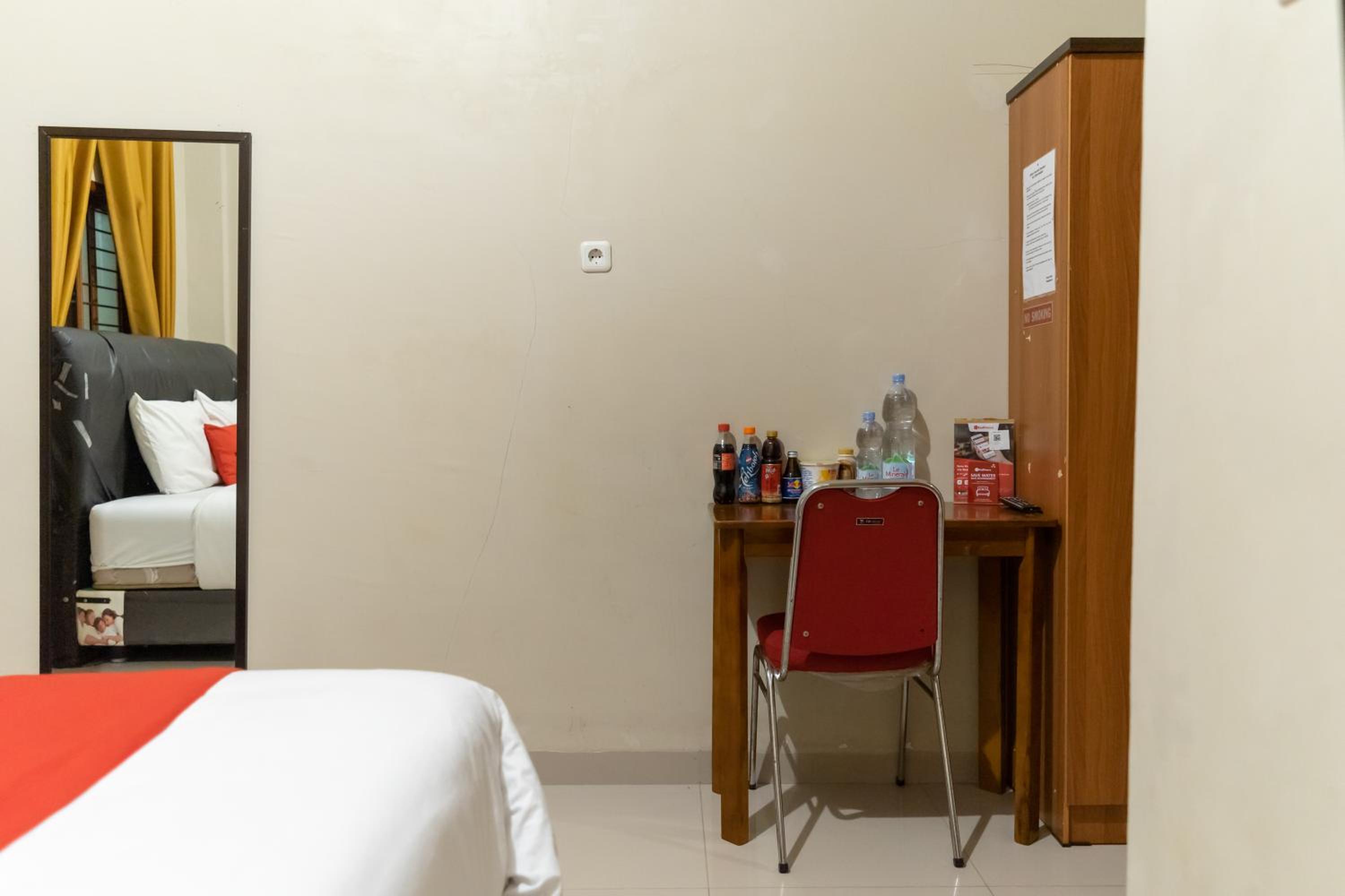 Deluxe Room - Photo 5