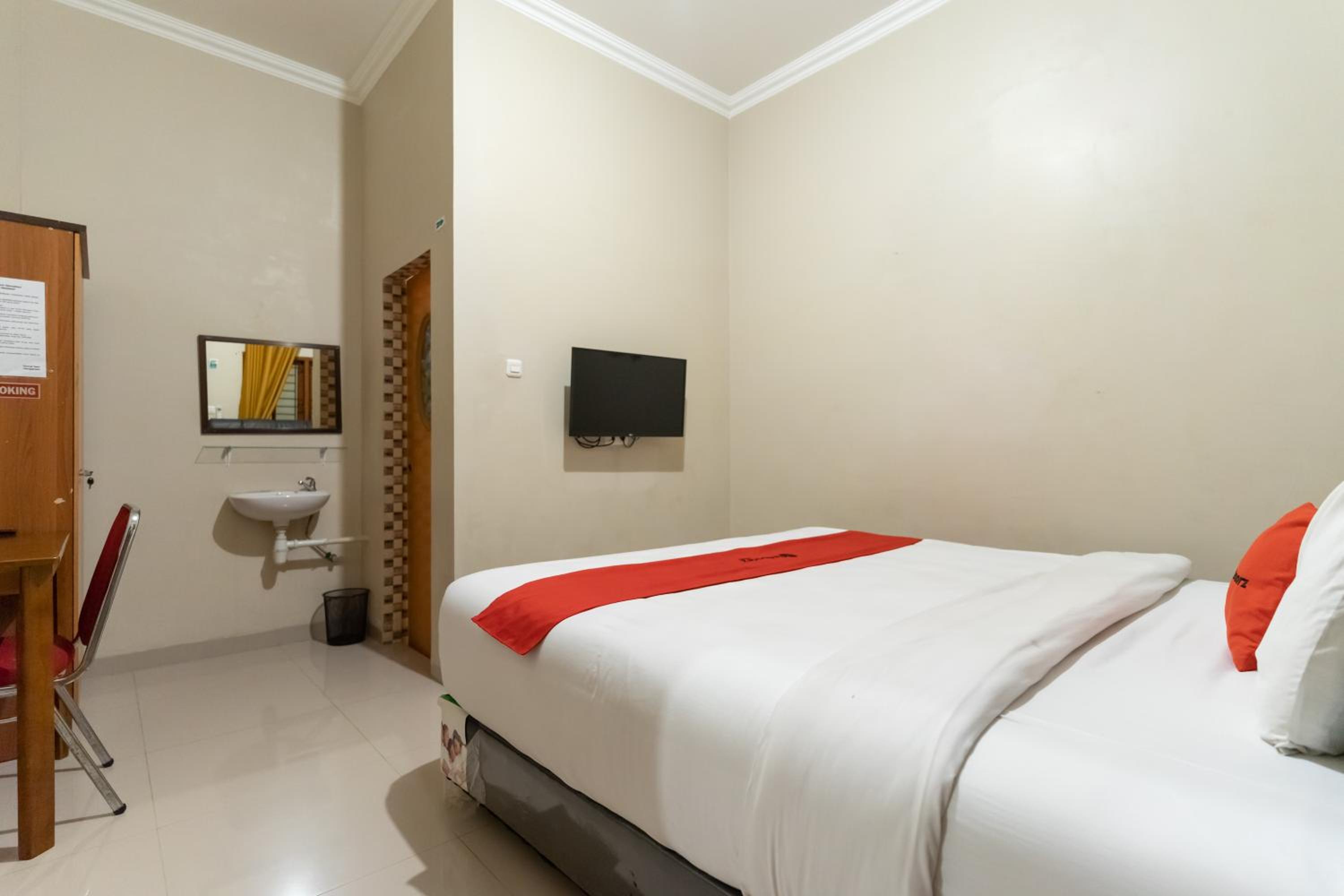 Deluxe Room - Photo 4
