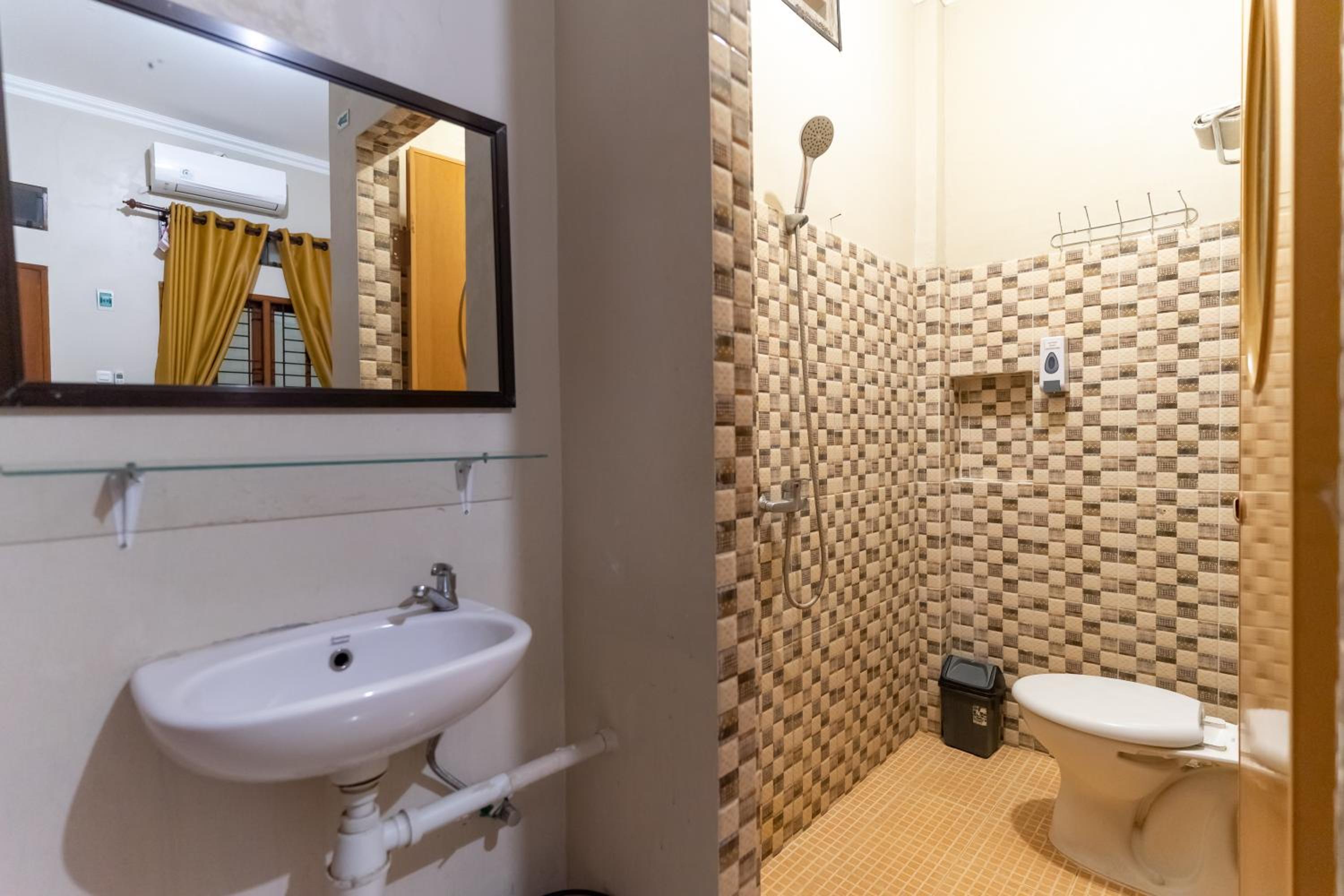 Standard Double Room - Photo 5