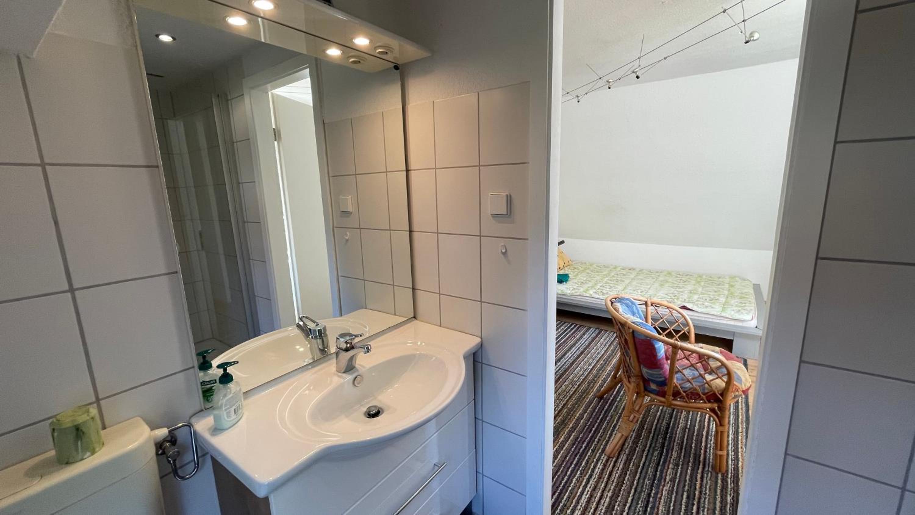 Budget Double Room - Photo 2