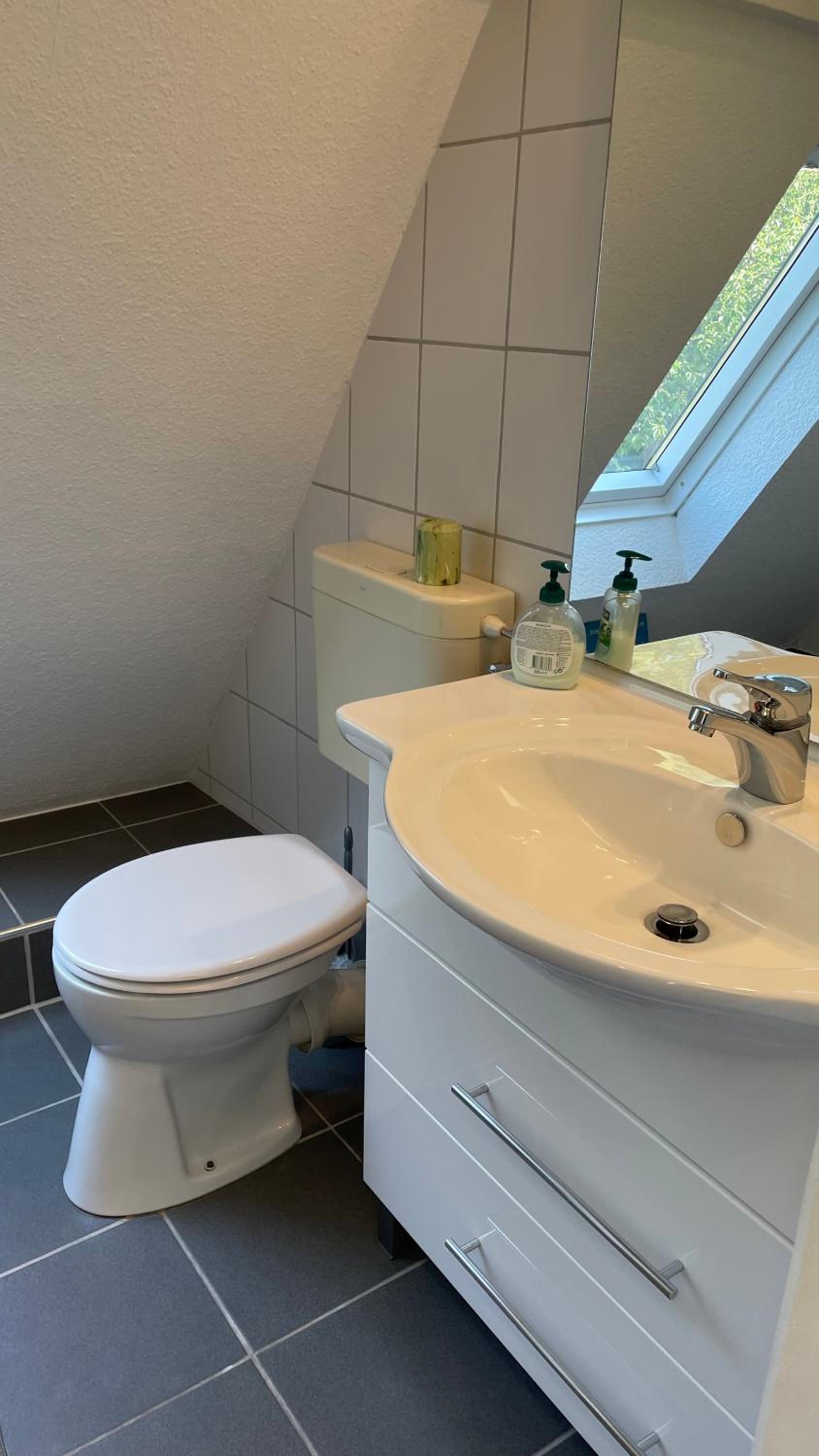 Budget Double Room - Photo 15
