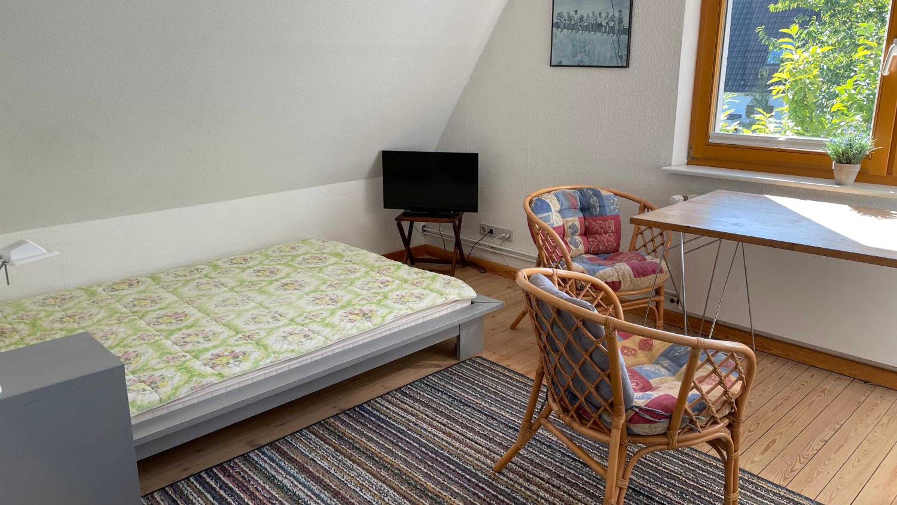 Budget Double Room - Photo 8