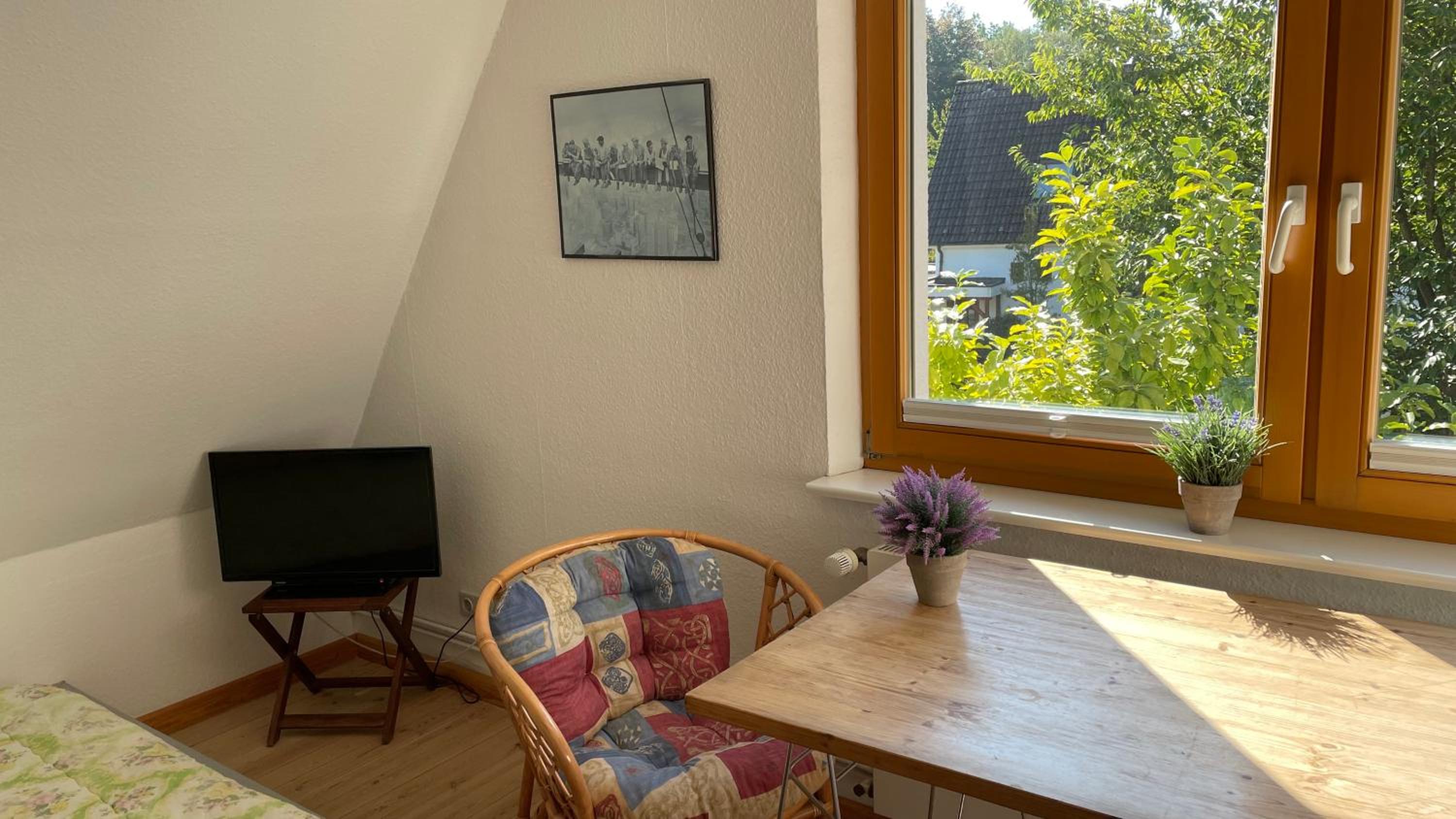 Budget Double Room - Photo 17