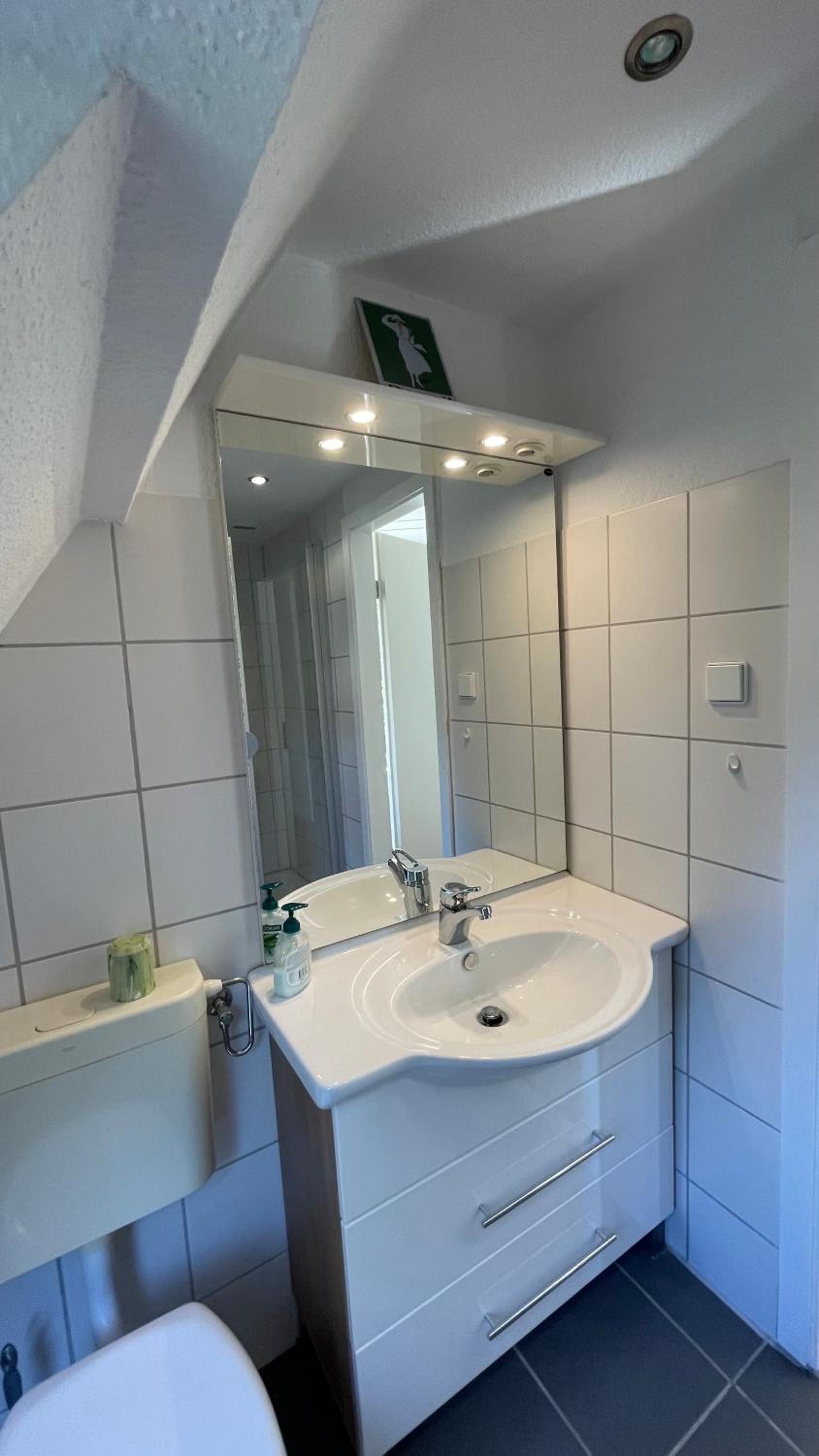 Budget Double Room - Photo 11