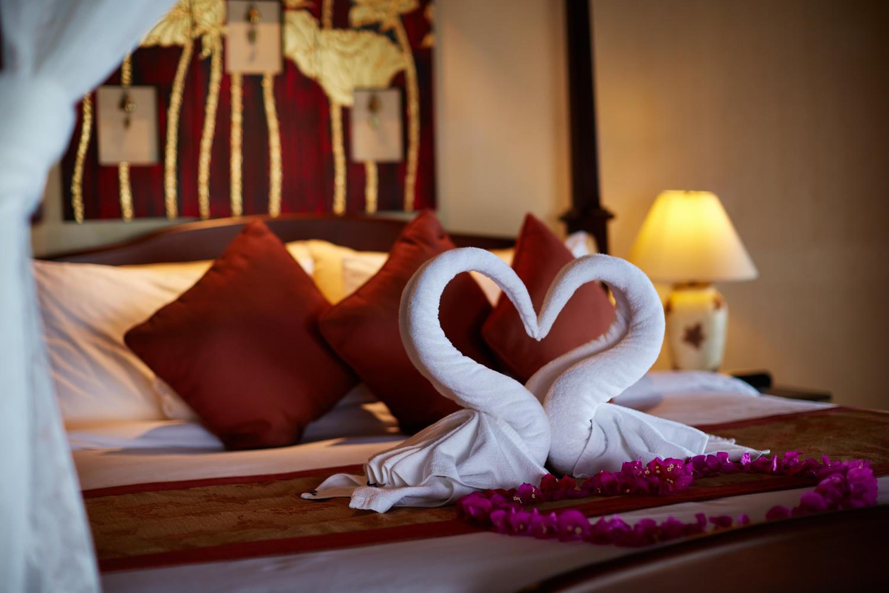 Honeymoon Suite - Photo 7