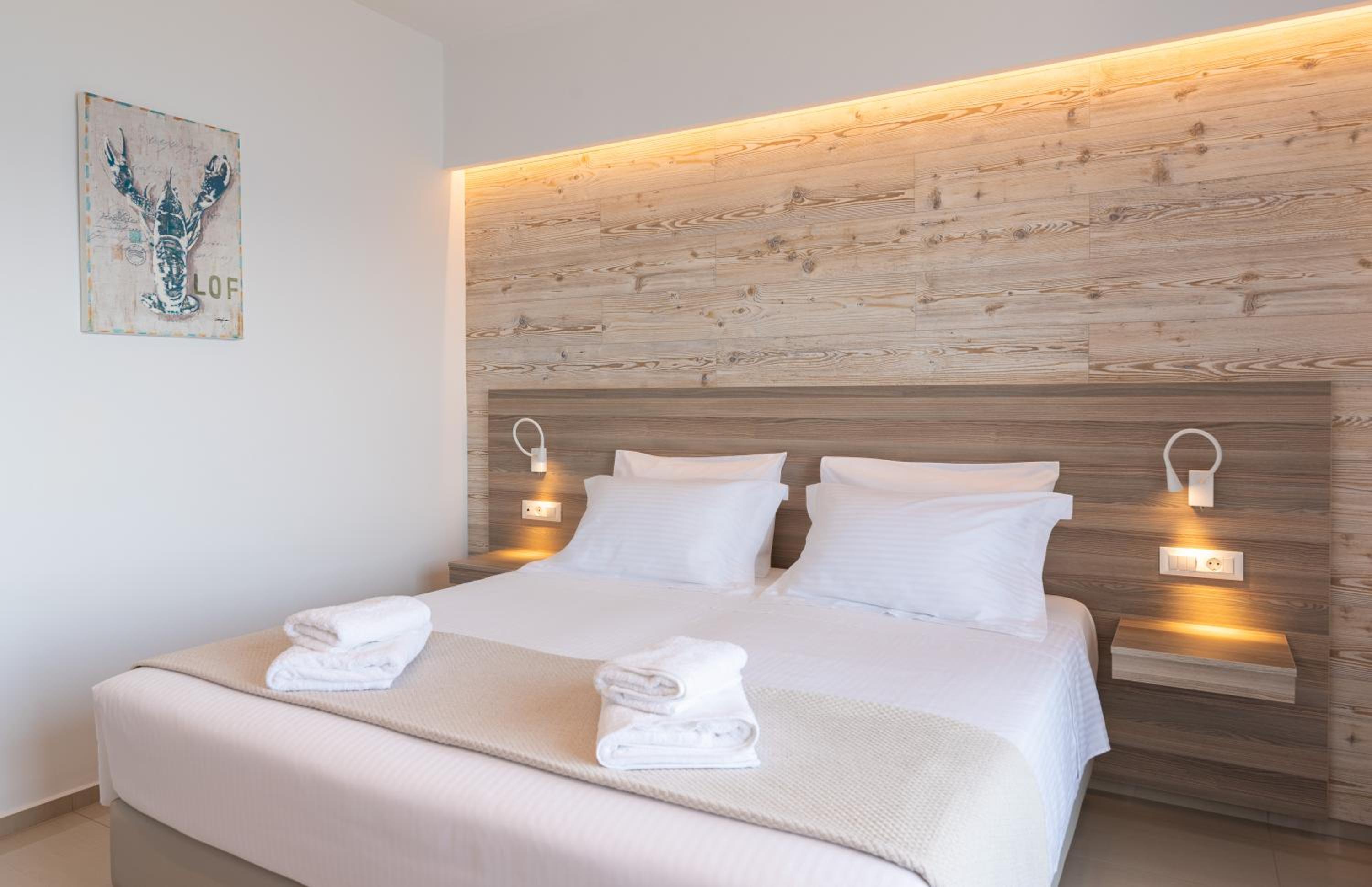 Deluxe Studio with City View without Balcony