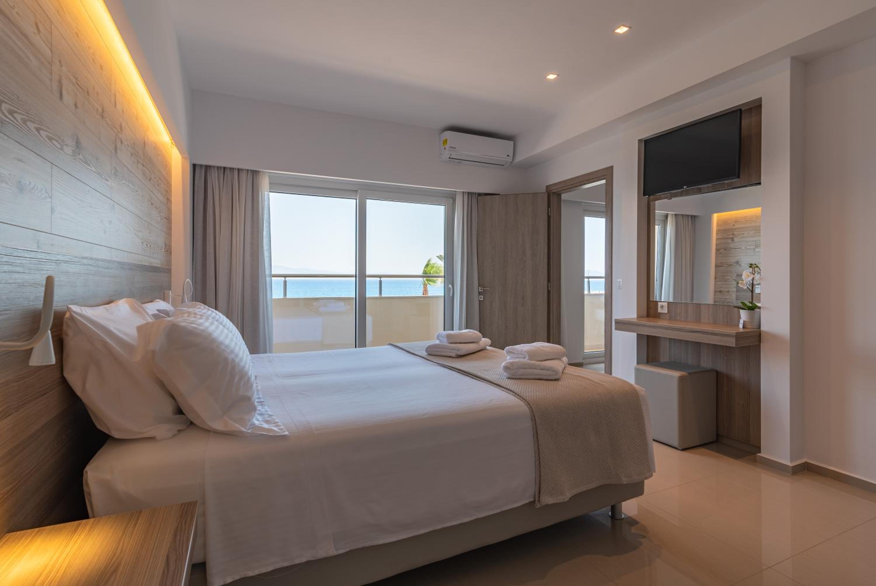 Deluxe Apartment with Sea View