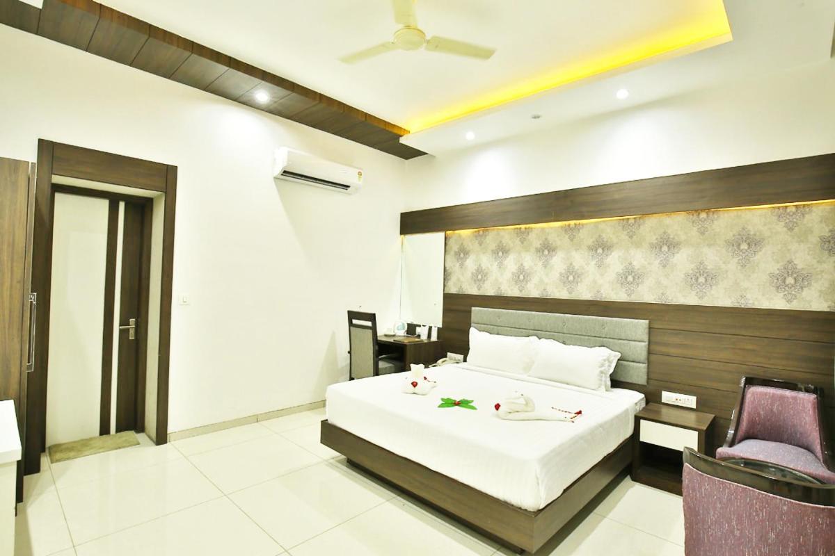 Standard King Room photo 2