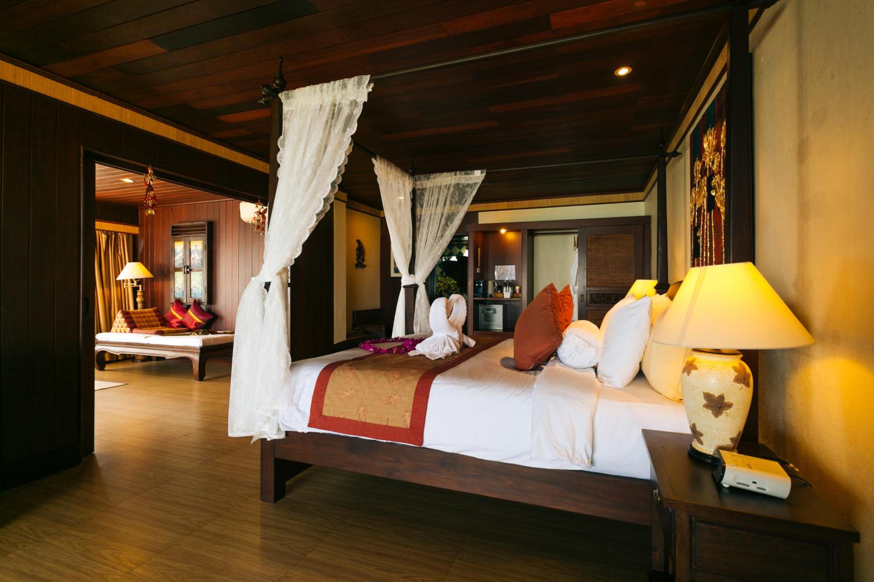 Honeymoon Suite - Photo 1