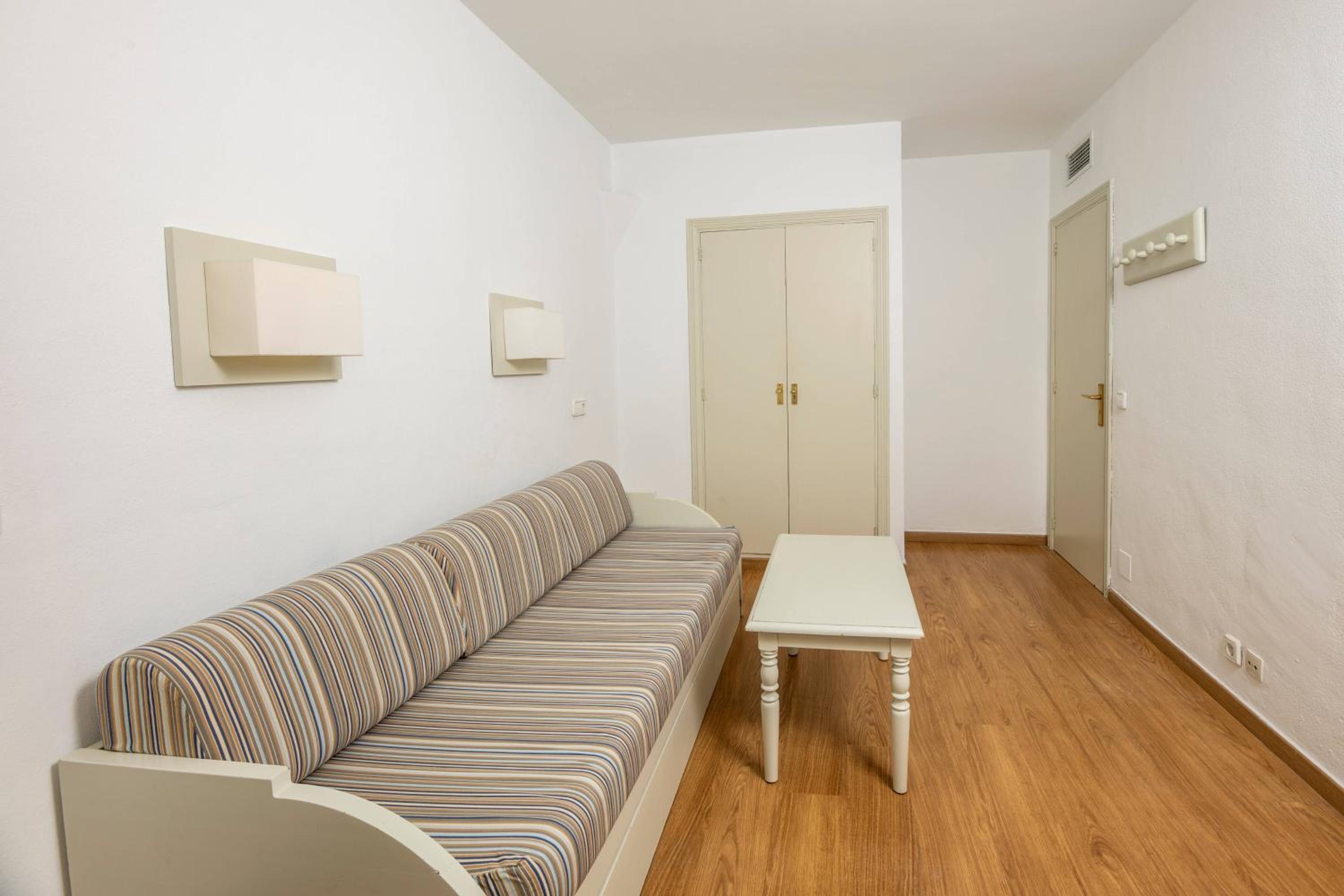 Basic Apartment 1 Bedroom  (2 Adults + 2 Children) photo 3