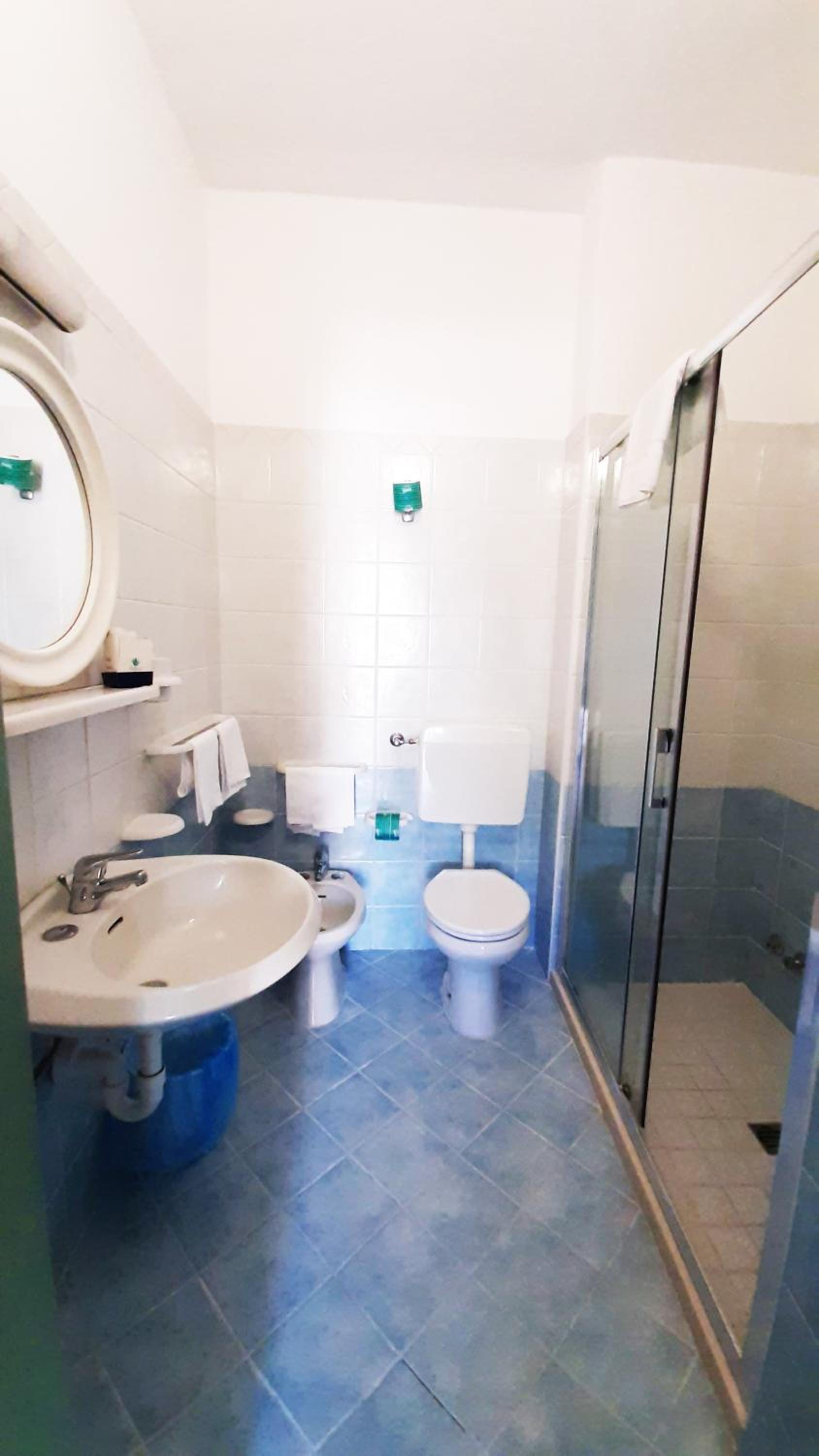 Standard Quadruple Room - Photo 3