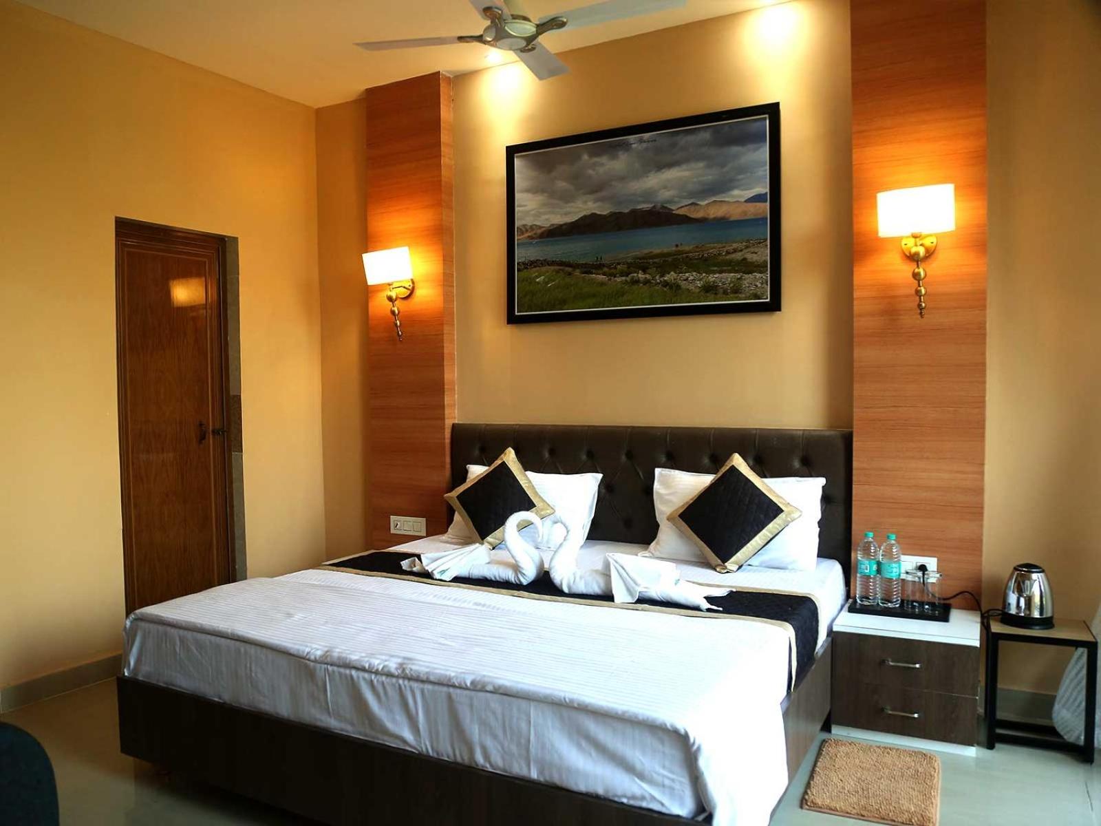 Superior King Suite photo 3