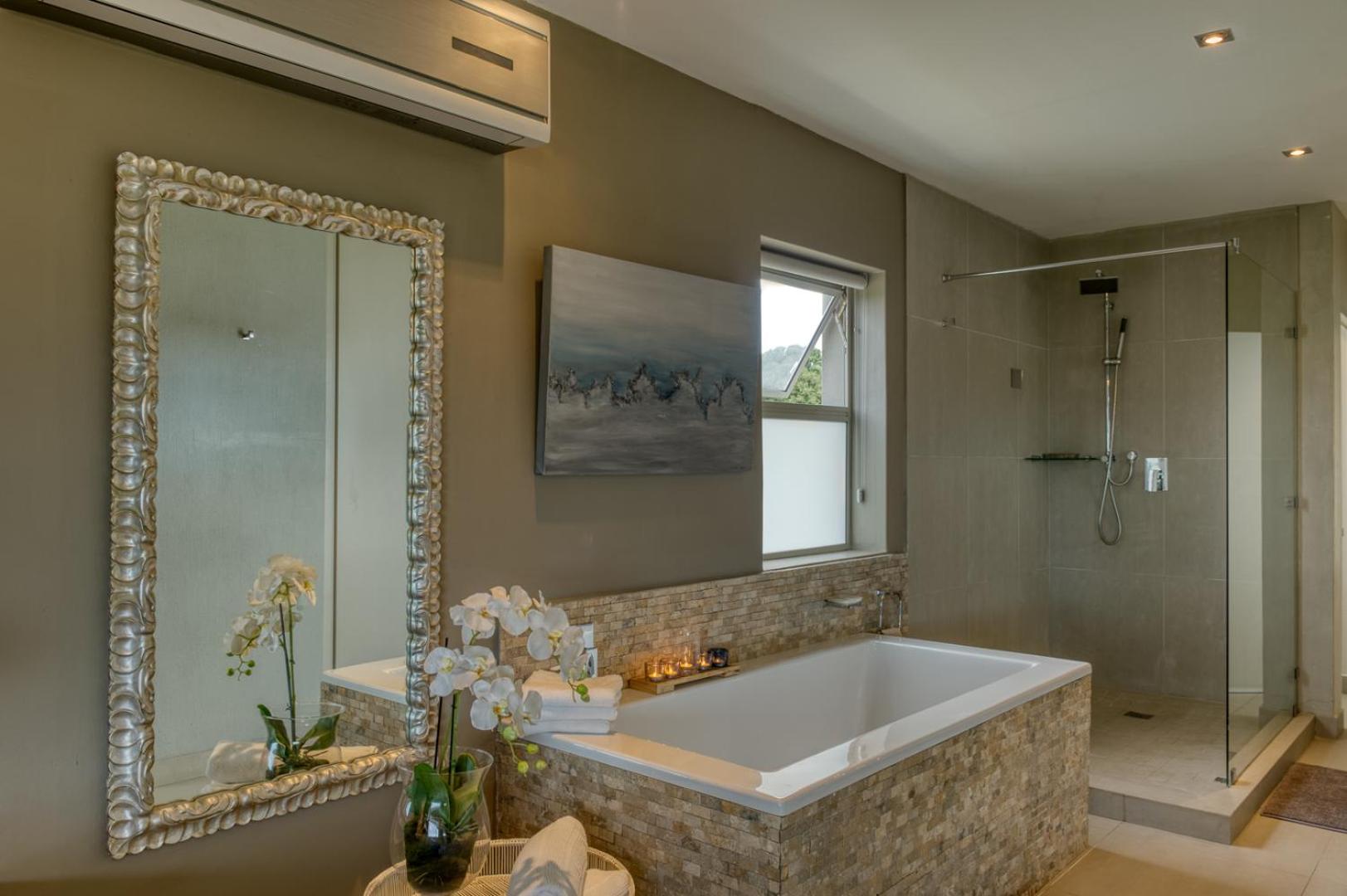 Three-Bedroom Villa - Photo 7
