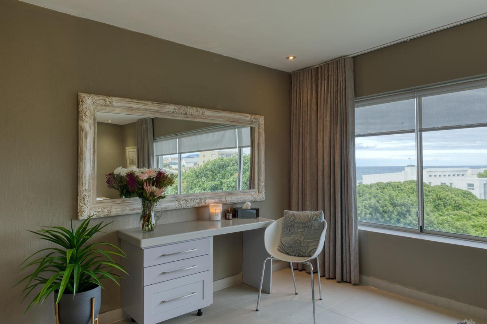 Three-Bedroom Villa - Photo 6