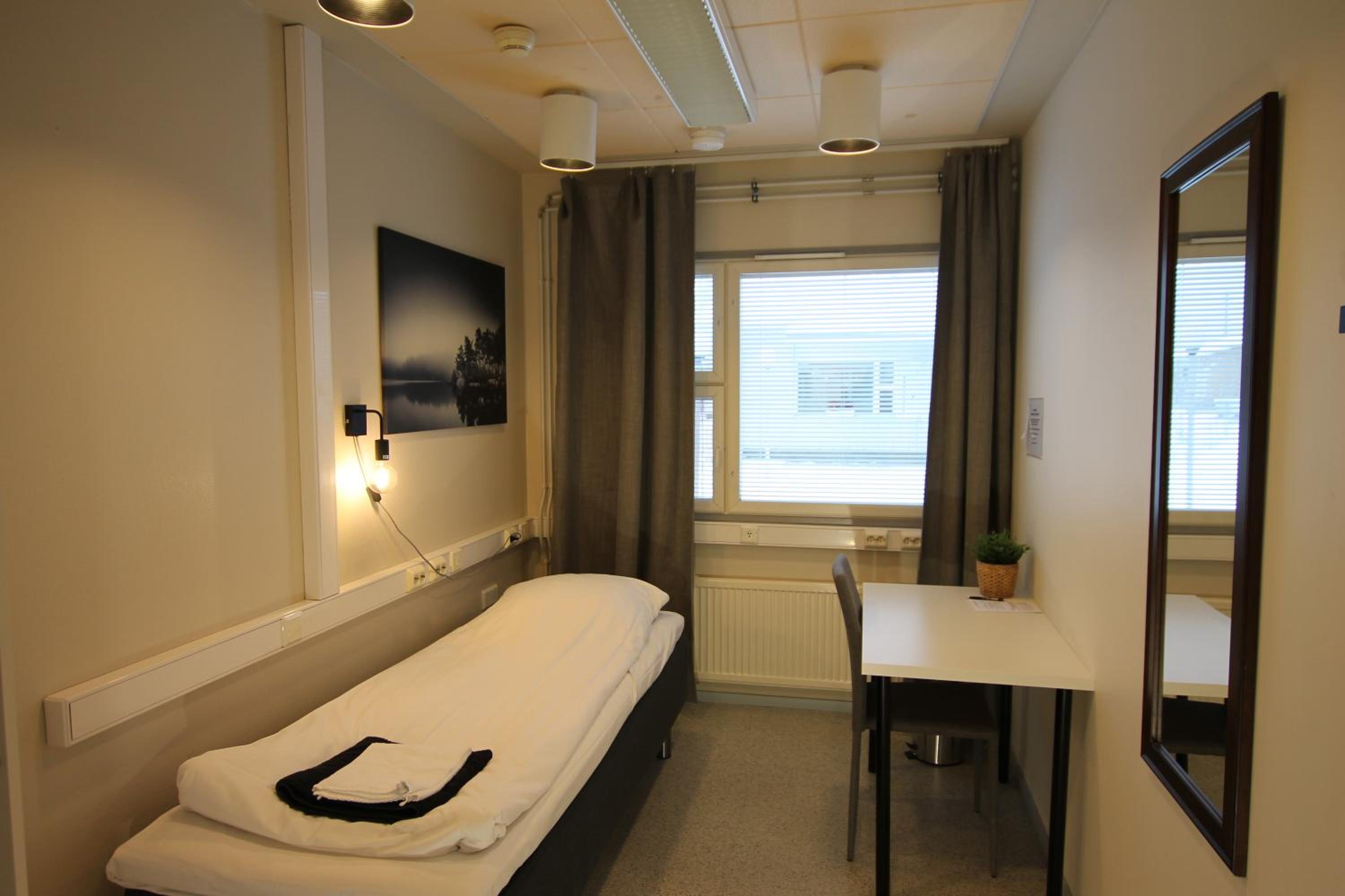 Single Room with Shared Shower and Toilet photo 1