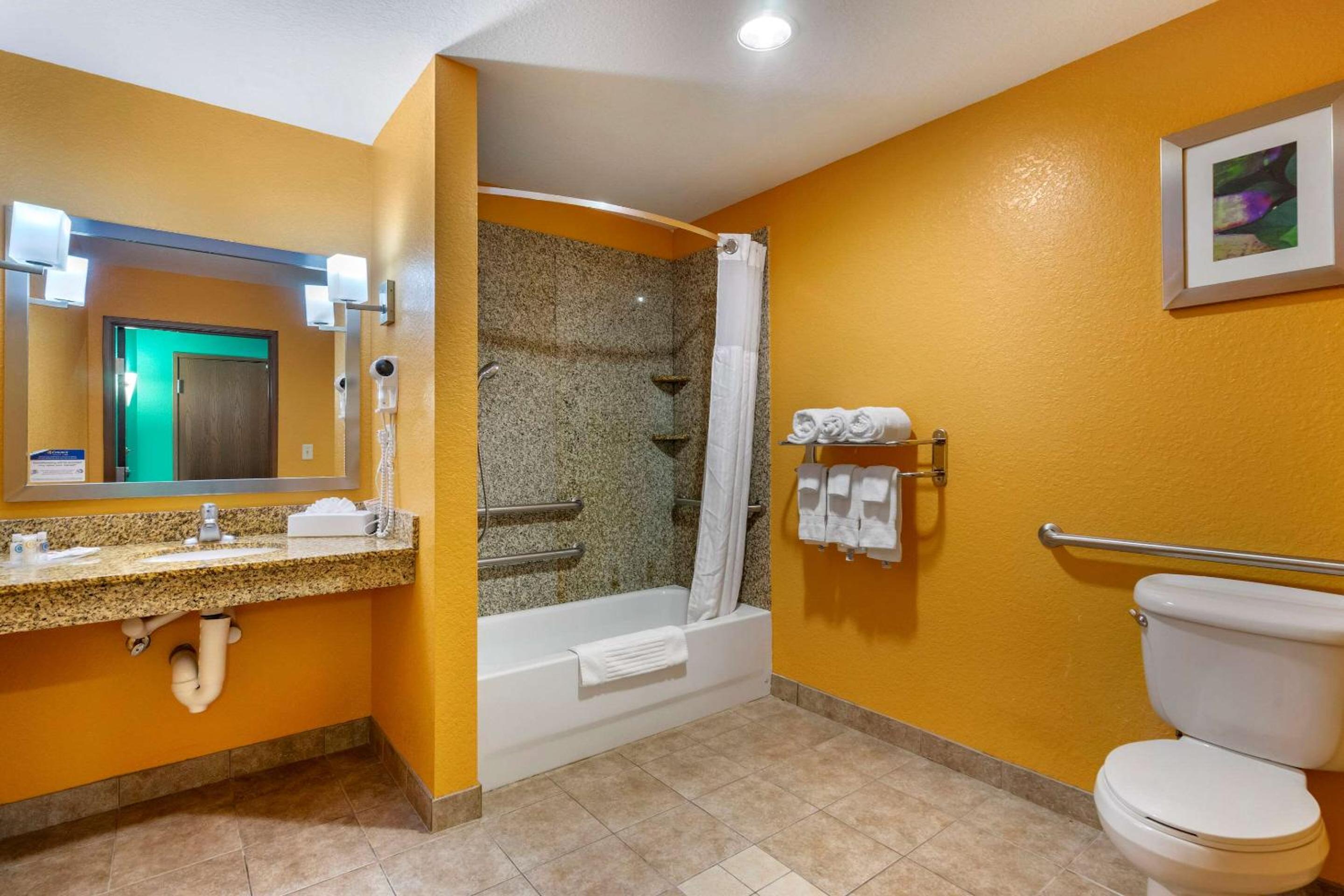 Suite With Two Queen Beds - Accessible/Non-Smoking photo 2