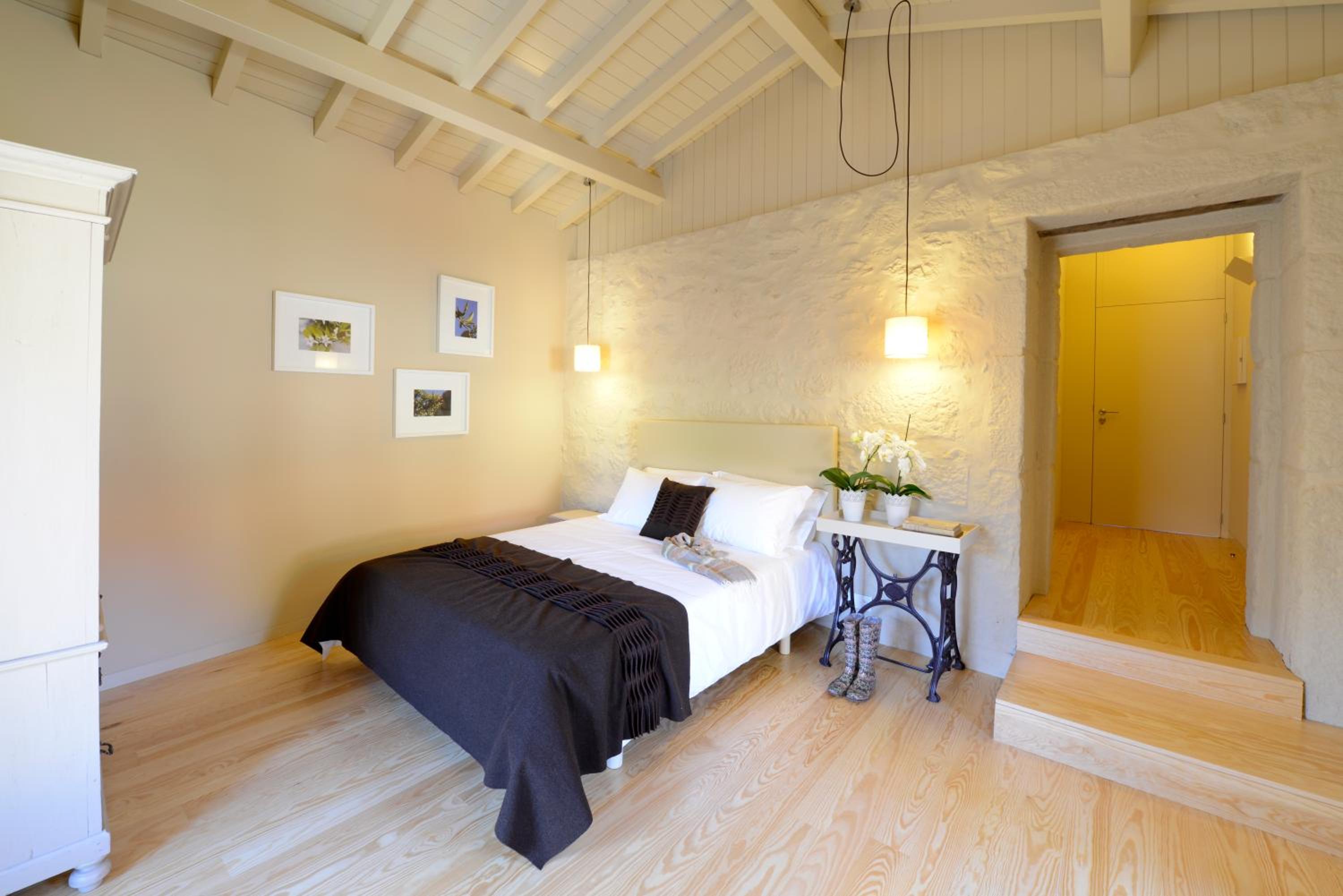 Deluxe Room (2 Adults + 1 Child) - Photo 5