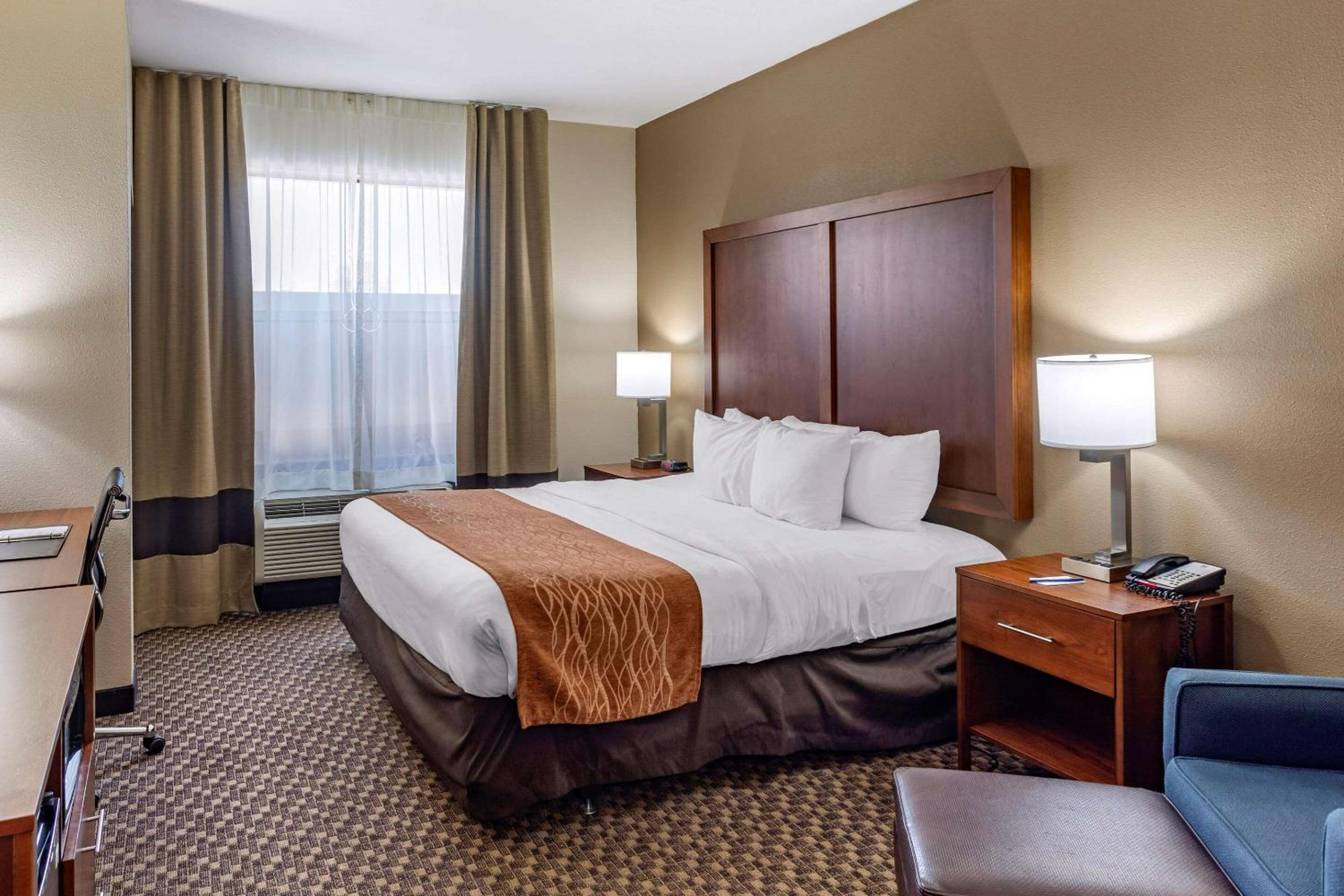 King Room - Accessible/Non-Smoking - Photo 2