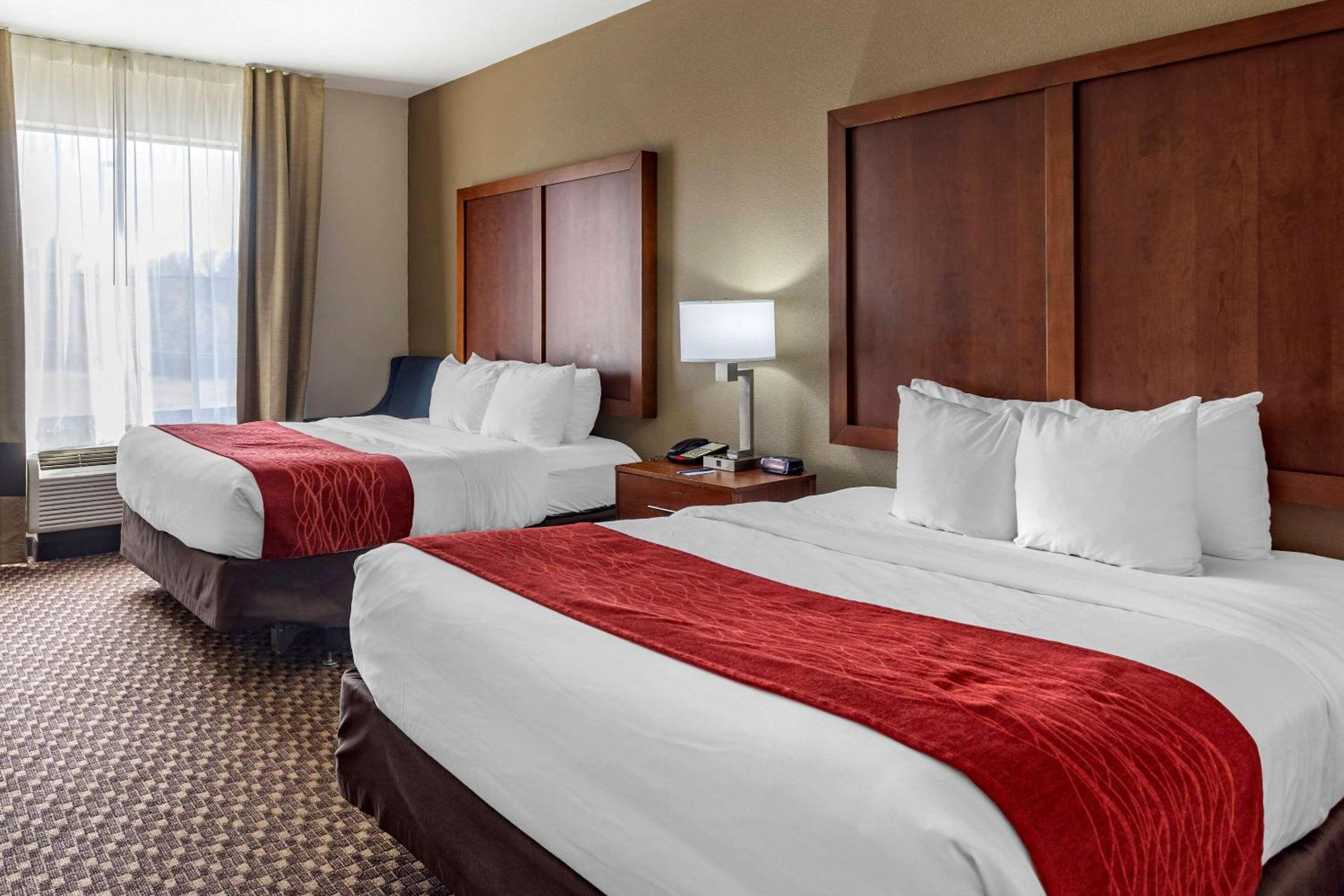 Queen Room with Two Queen Beds - Accessible/Non-Smoking  - Photo 3