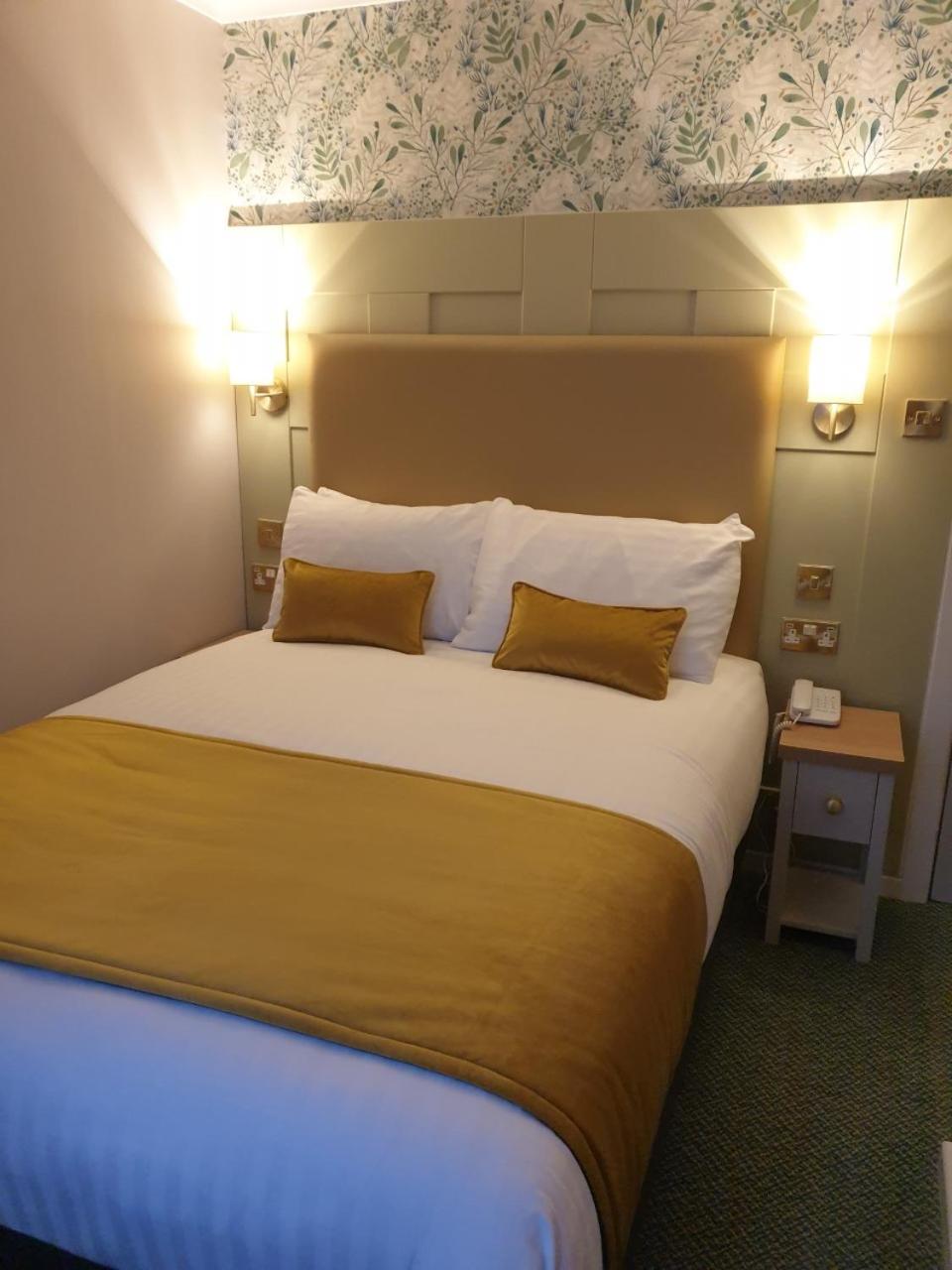 Standard Double Room - Photo 3