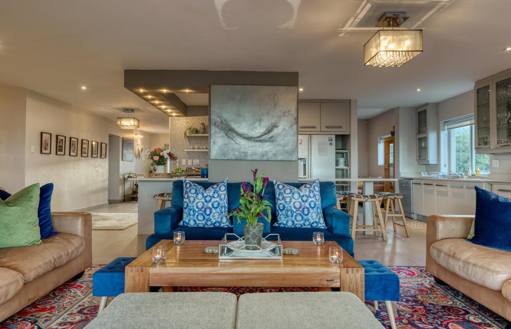 Three-Bedroom Villa - Photo 4