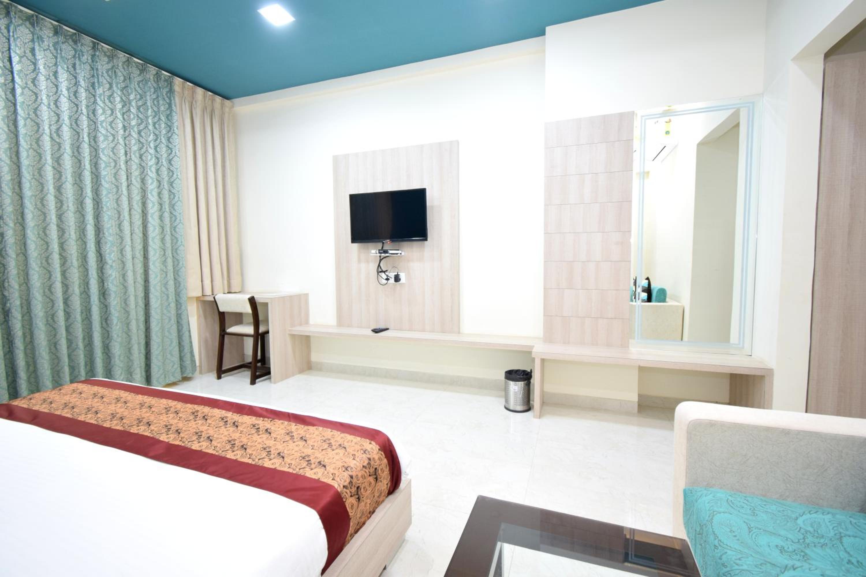Deluxe King Room - Photo 49