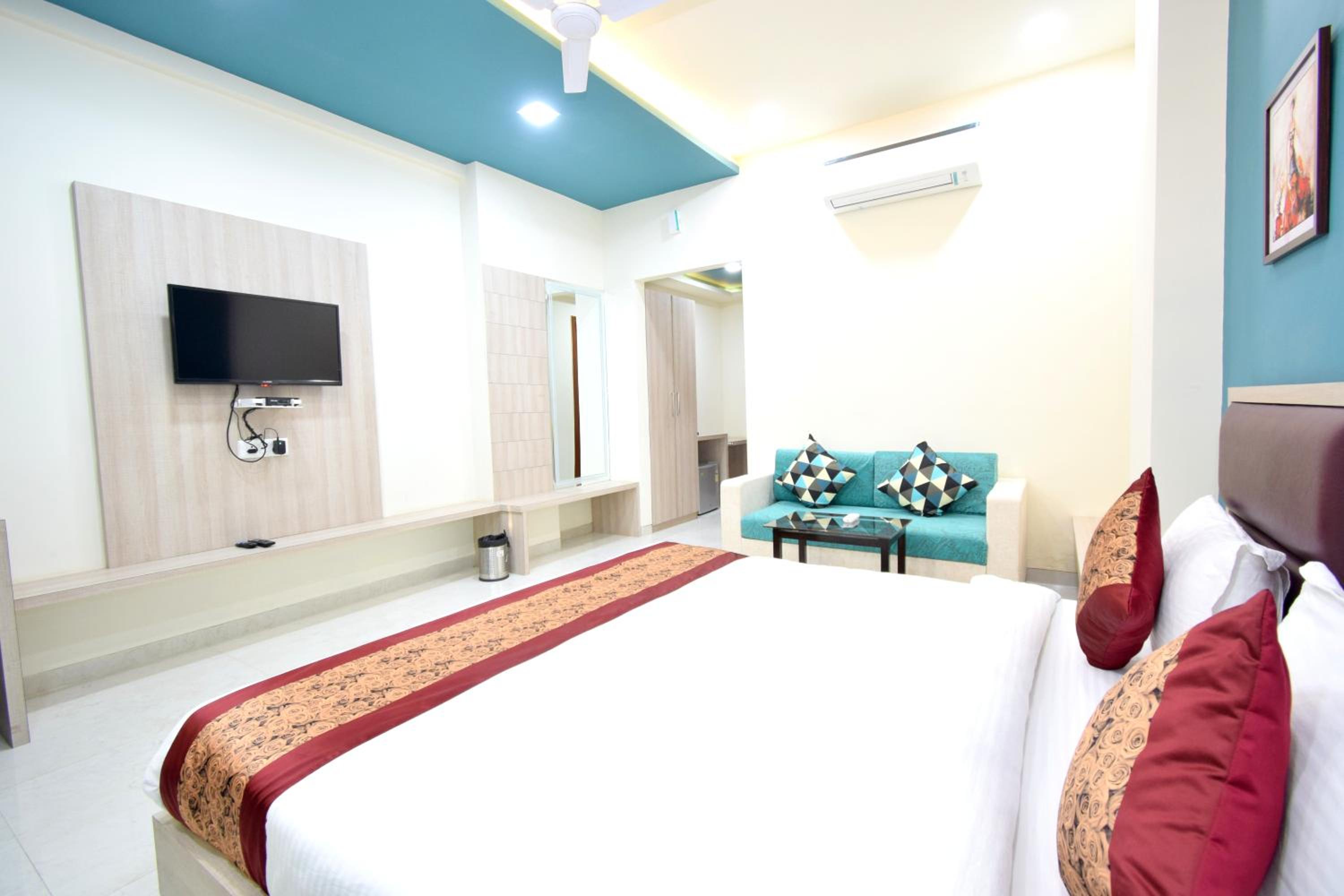 Deluxe King Room - Photo 48