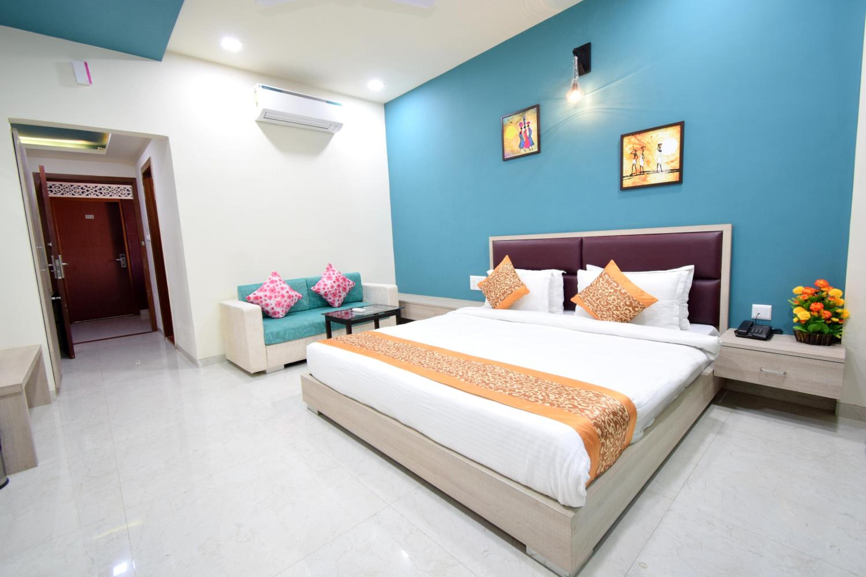 Deluxe King Room - Photo 56