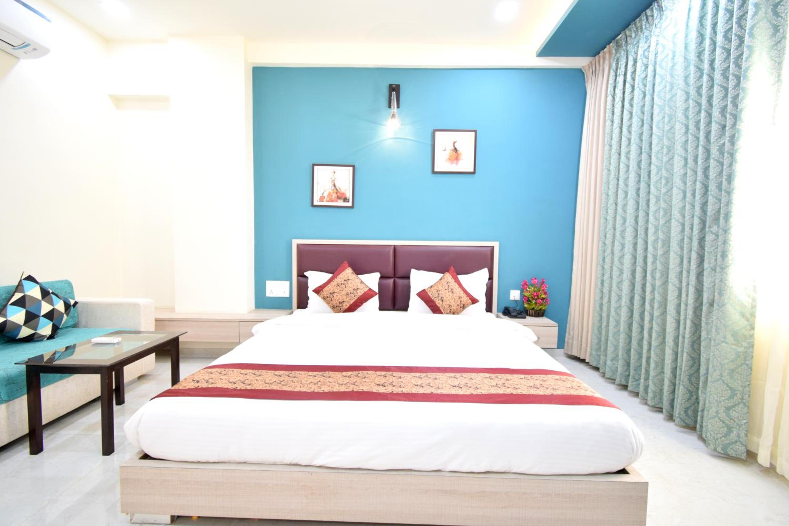 Deluxe King Room - Photo 51
