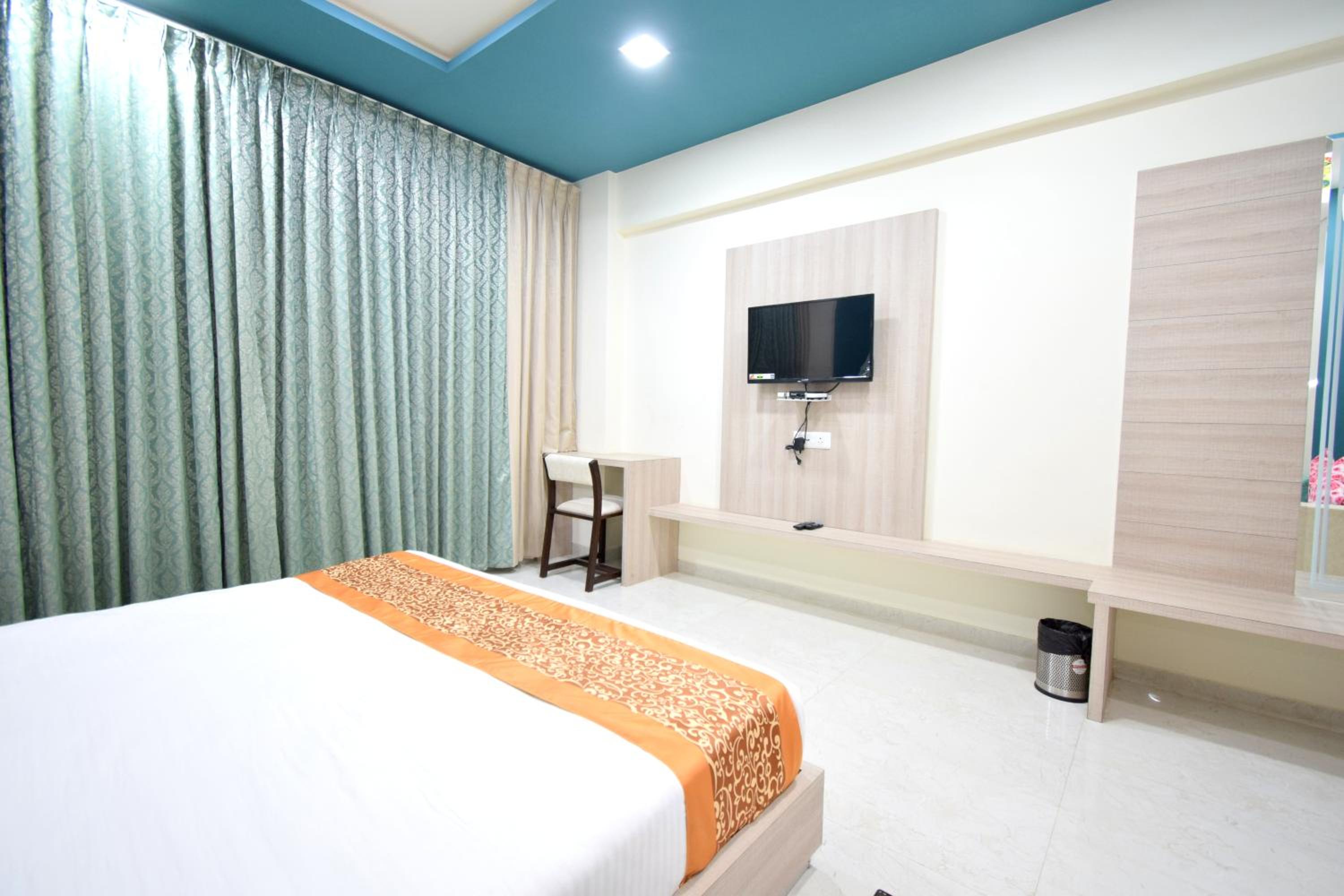 Deluxe King Room - Photo 54