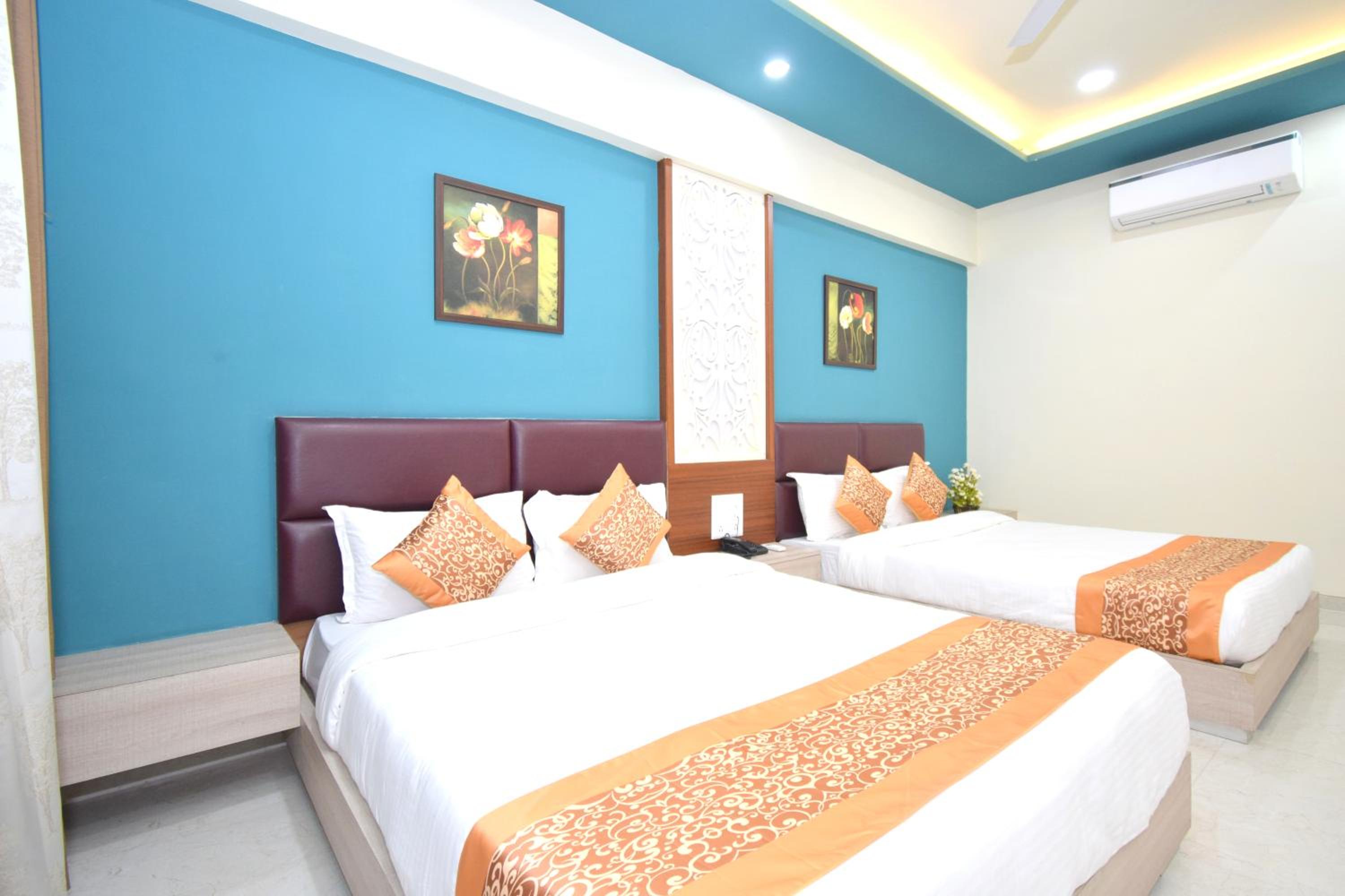 Superior Queen Room with Two Queen Beds - Photo 28