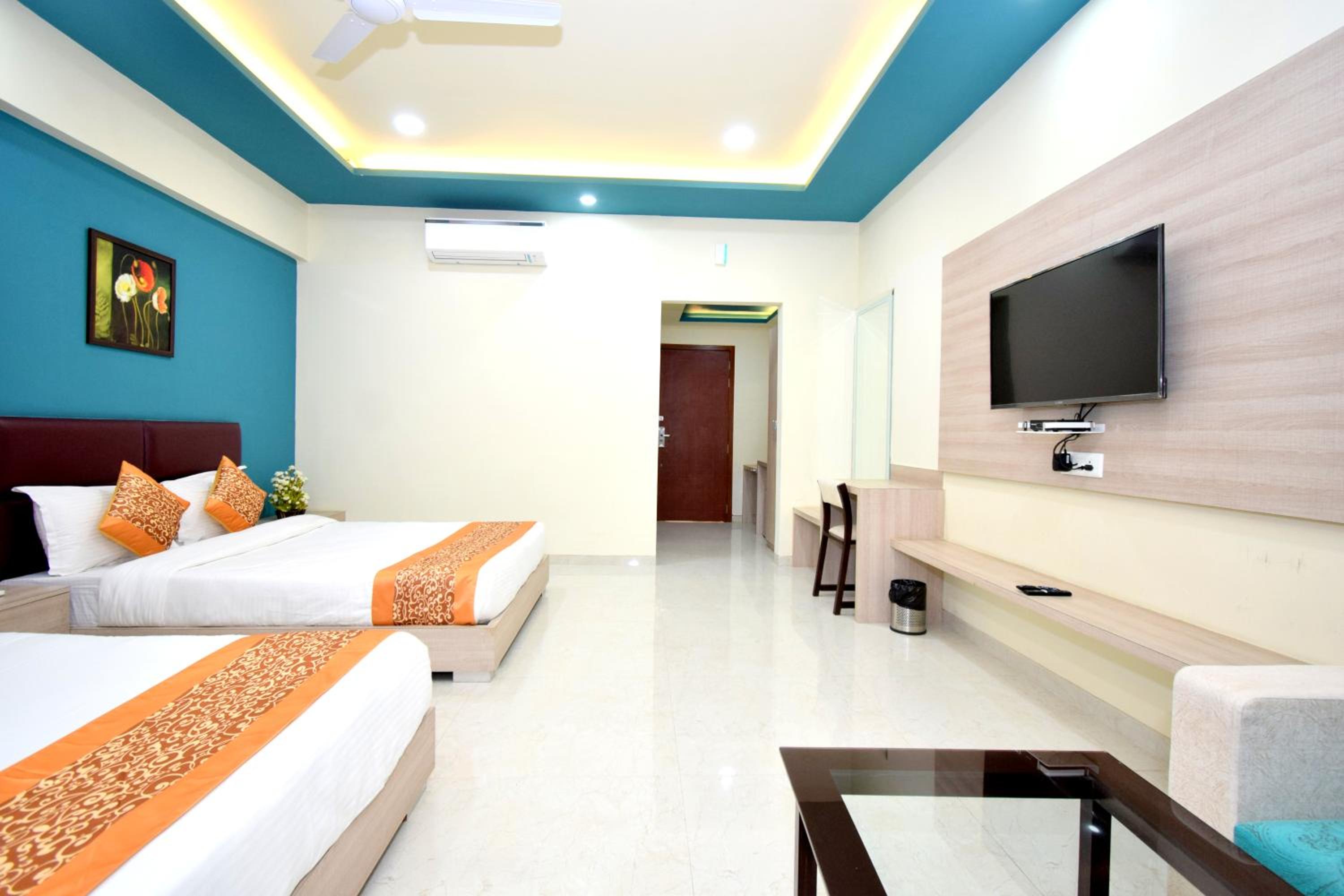 Superior Queen Room with Two Queen Beds - Photo 25