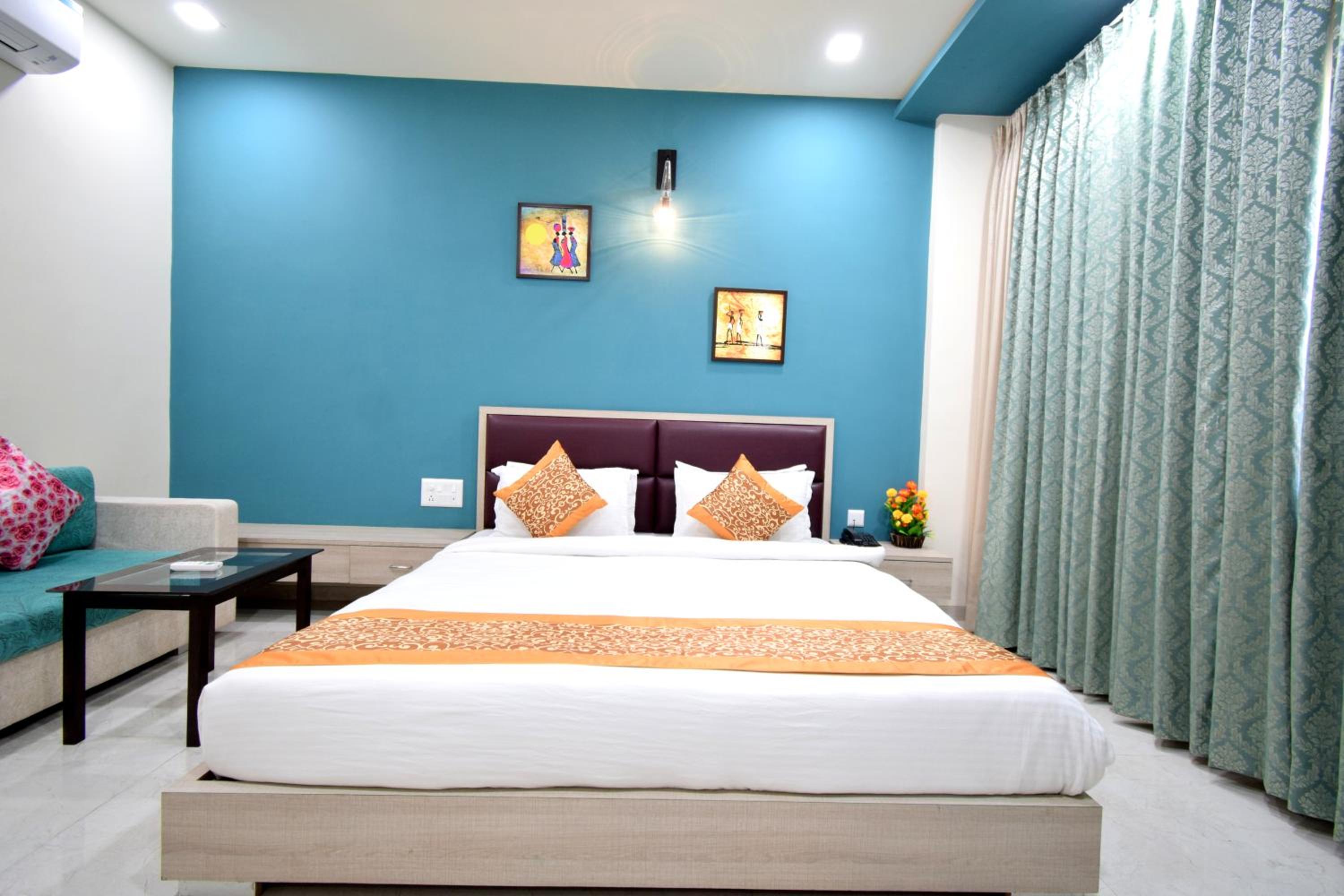 Deluxe King Room - Photo 53