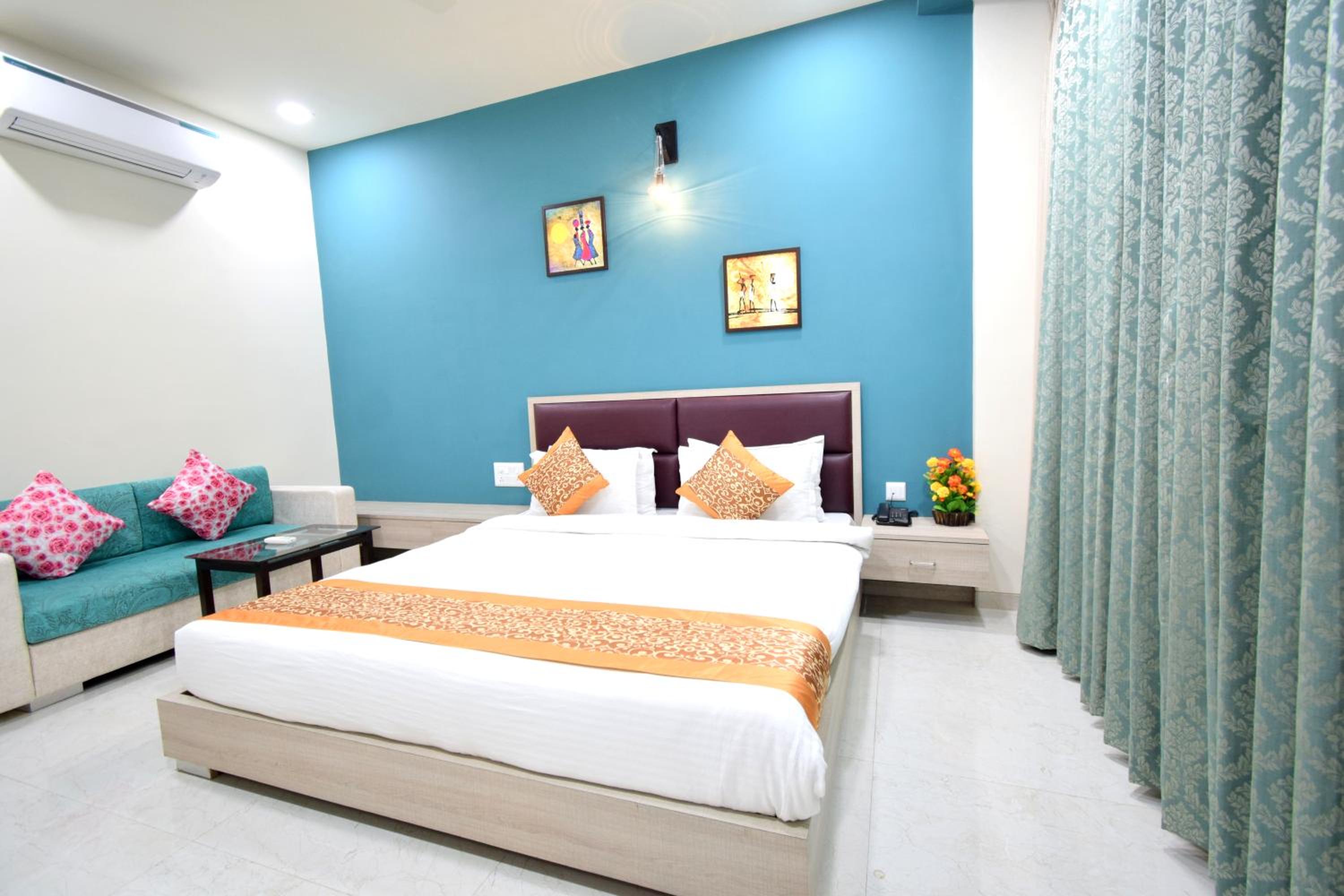Deluxe King Room - Photo 52