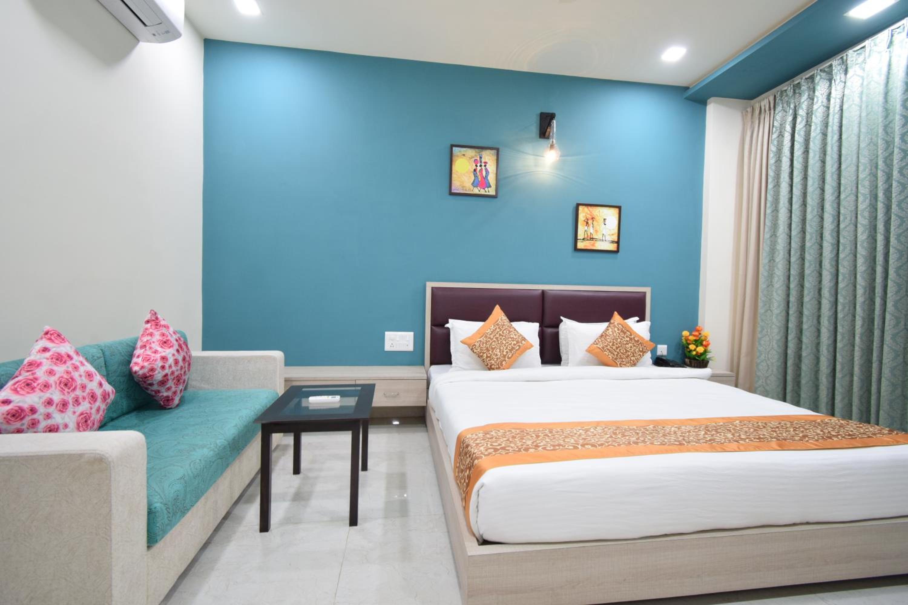 Deluxe King Room - Photo 45