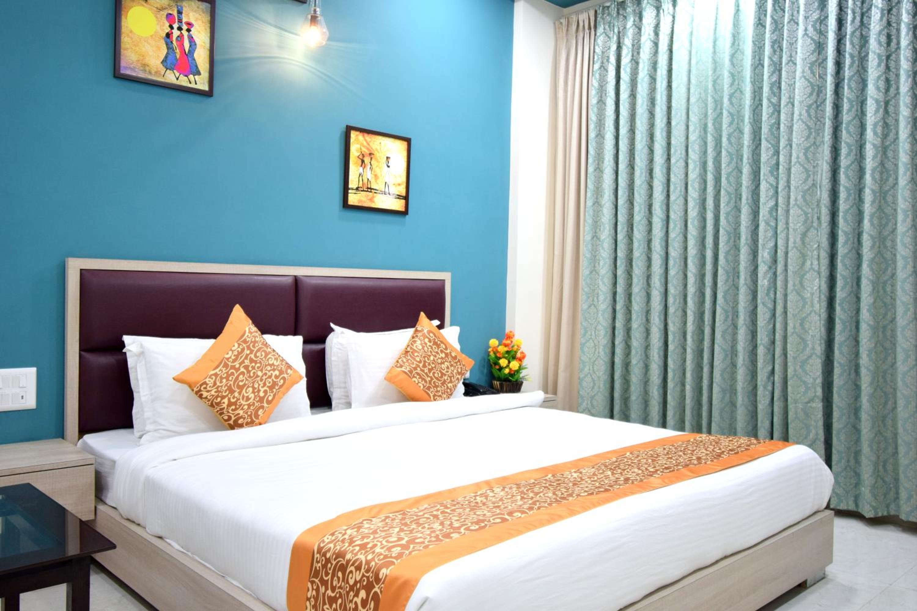 Deluxe King Room - Photo 44